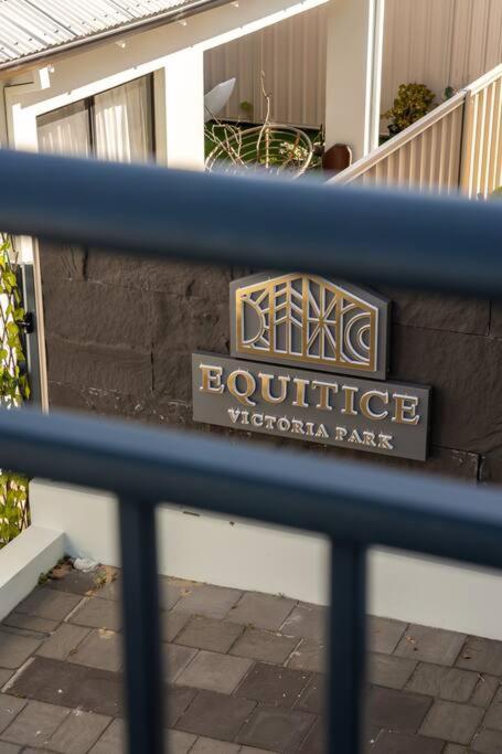 Equitice Autumn Moonlight Villa