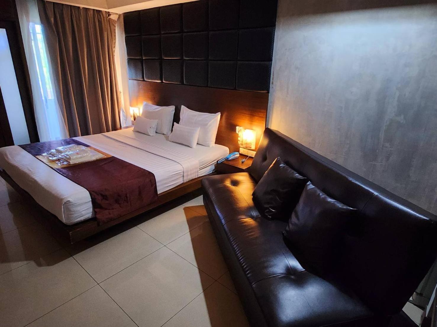 Collection O The Bangkok Cha Cha Suite