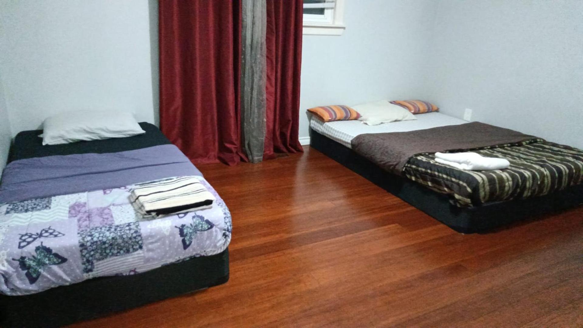 Budget Room Near Toronto 15 Min - Plazas, Shopping, Restaurants, Transit Nearby B1