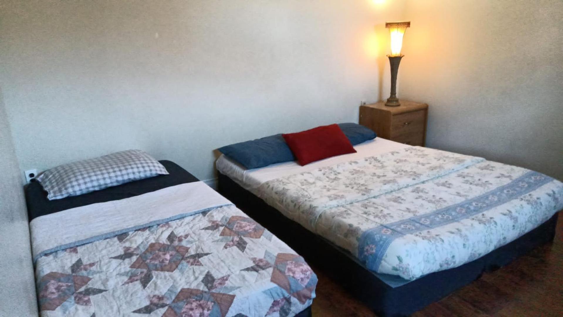 Budget Room Near Toronto 15 Min - Plazas, Shopping, Restaurants, Transit Nearby B1