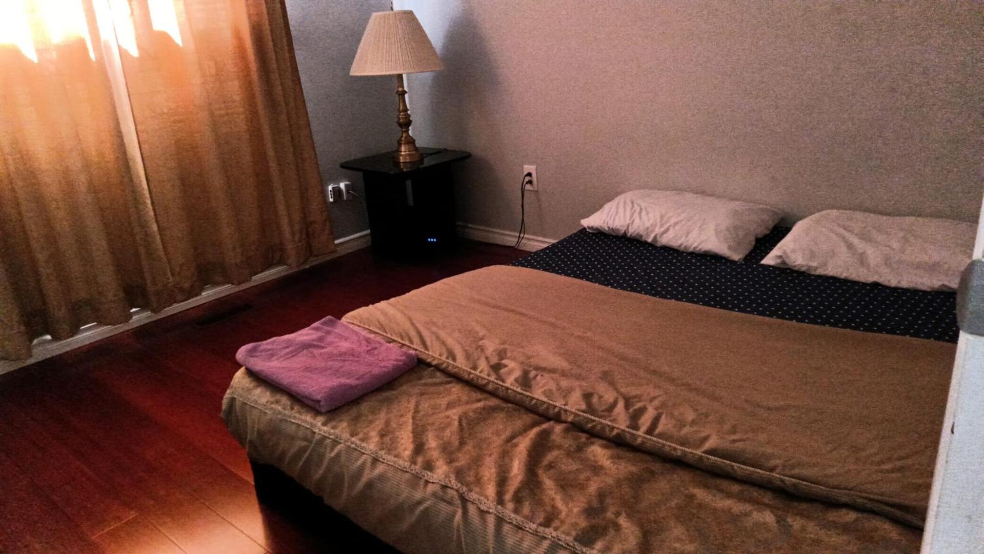 Budget Room Near Toronto 15 Min - Plazas, Shopping, Restaurants, Transit Nearby B1