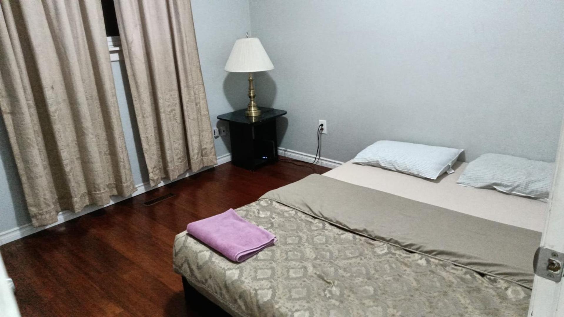 Budget Room Near Toronto 15 Min - Plazas, Shopping, Restaurants, Transit Nearby B1