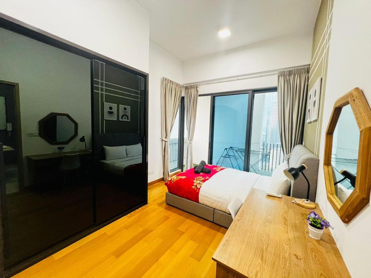 The Luxe Colony KLCC by Sky Pool