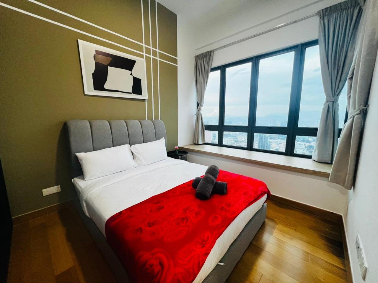 The Luxe Colony KLCC by Sky Pool