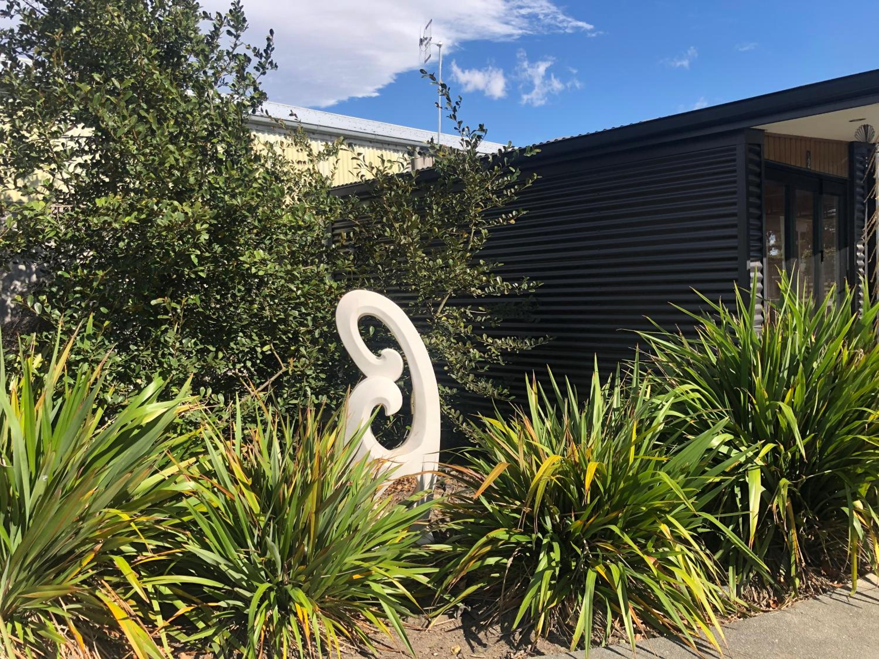 Self Contained gem in the country, near to town view 2