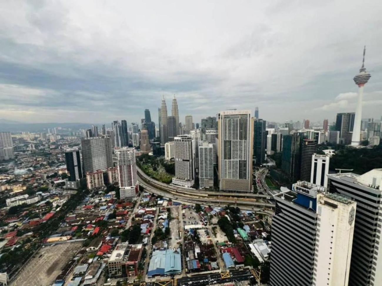 The Luxe Colony KLCC by Sky Pool