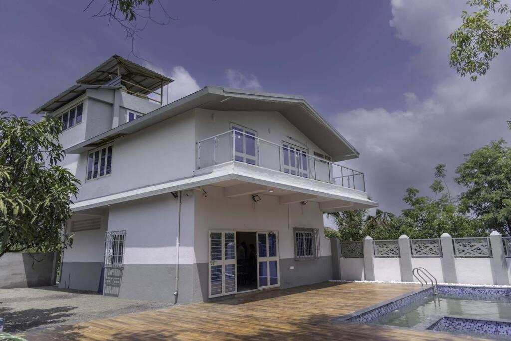 Stay Leisurely The White Mirage, 3BHK Pawna Lake view 2