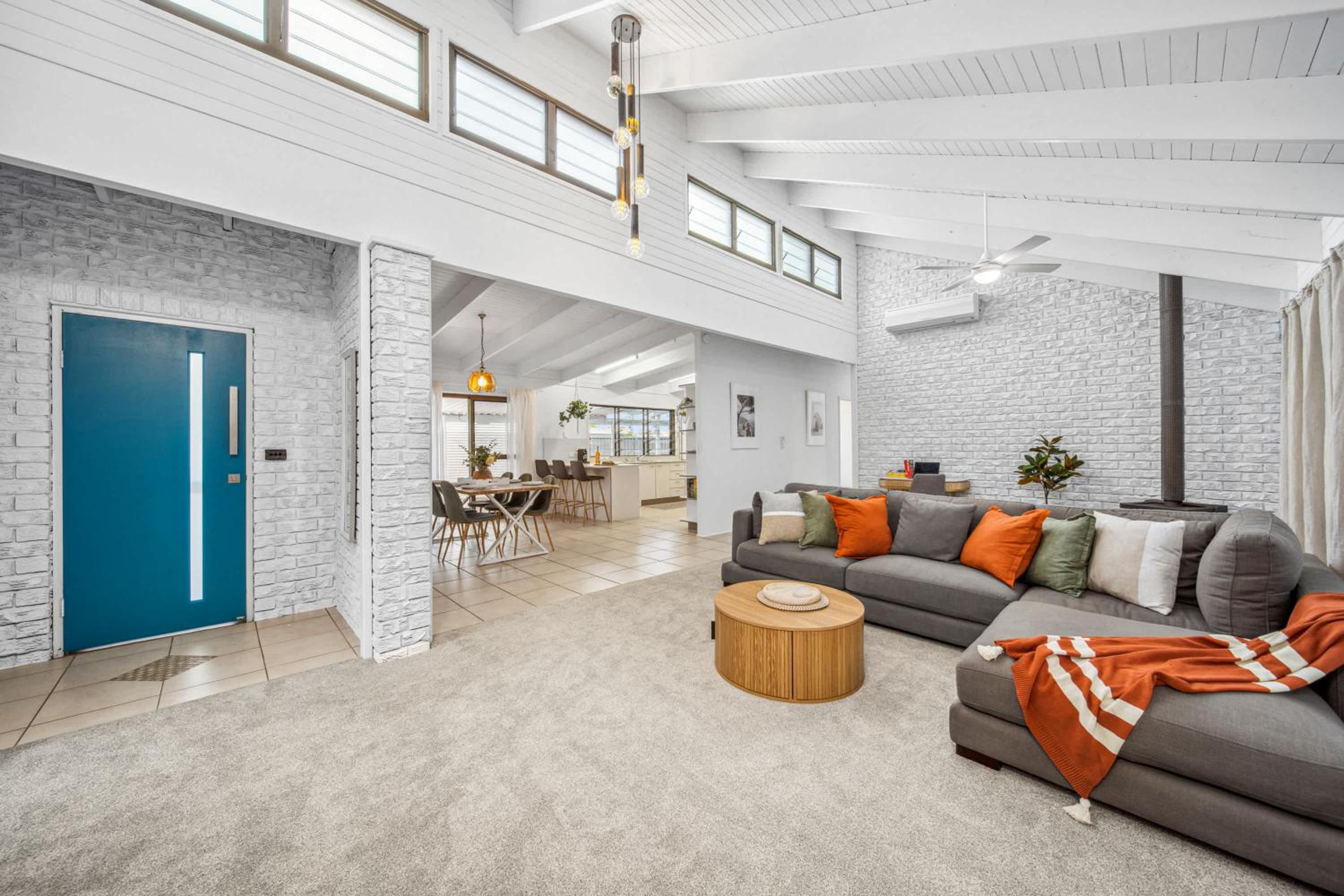 Pumicestone Beach House - 200m to the passage