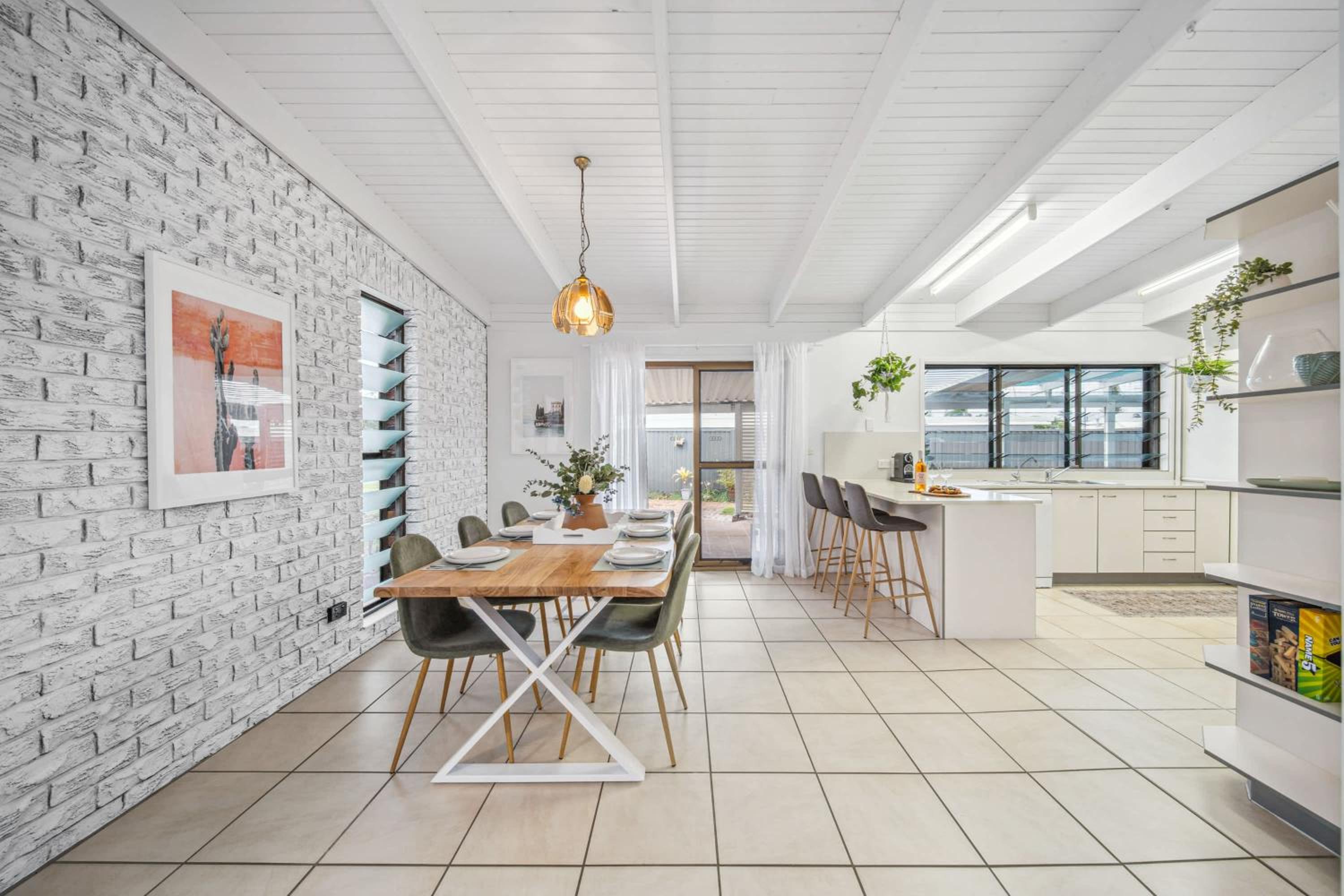Pumicestone Beach House - 200m to the passage