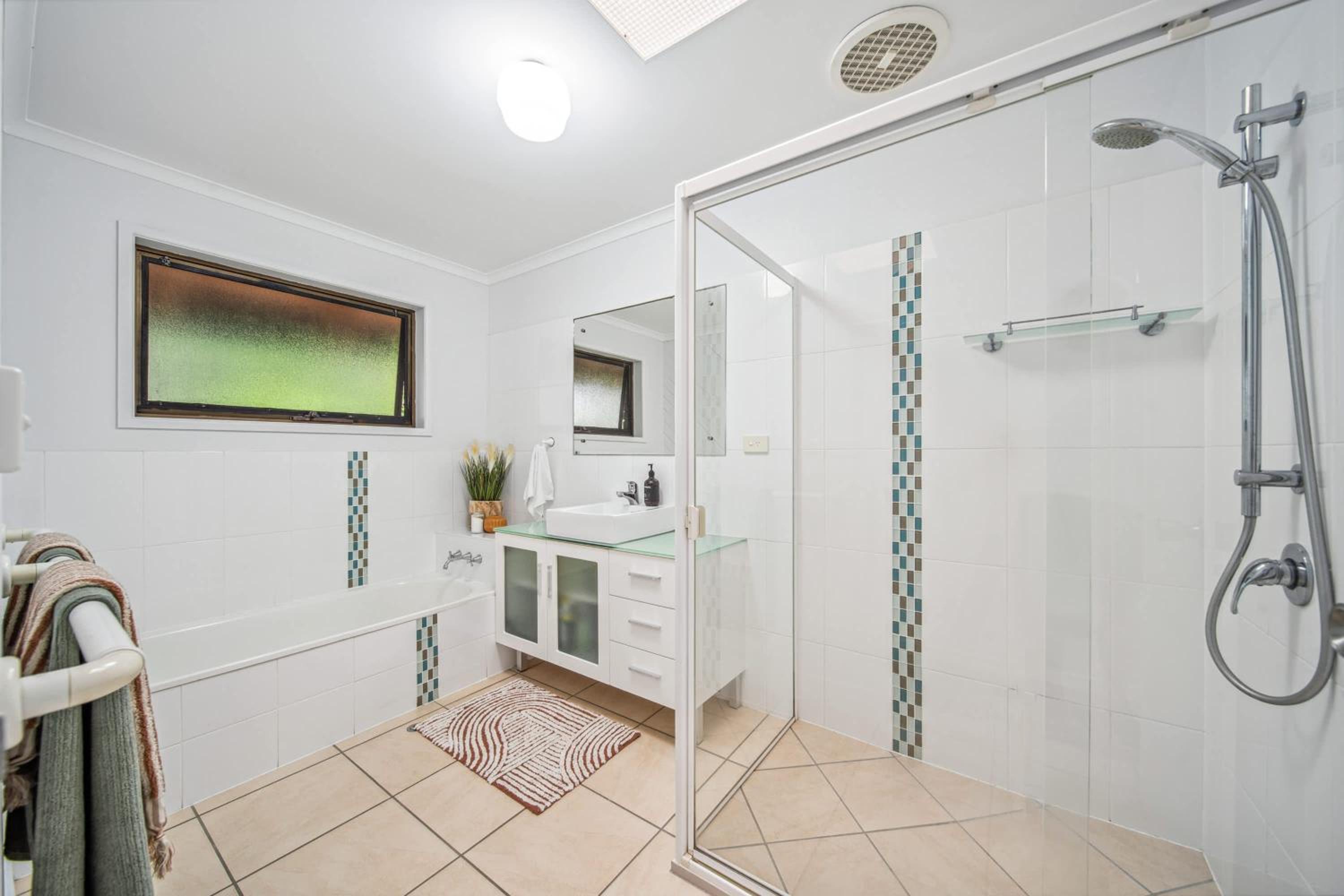 Pumicestone Beach House - 200m to the passage