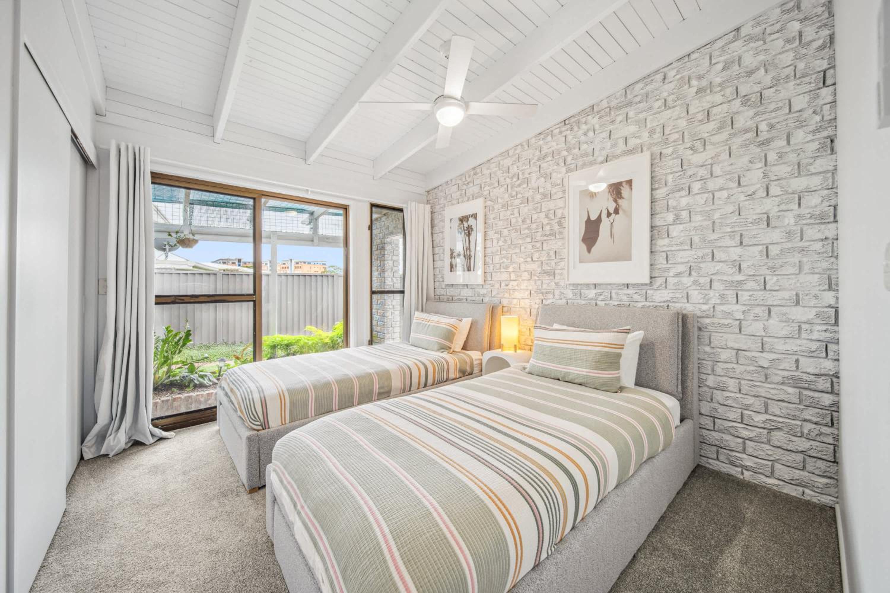 Pumicestone Beach House - 200m to the passage