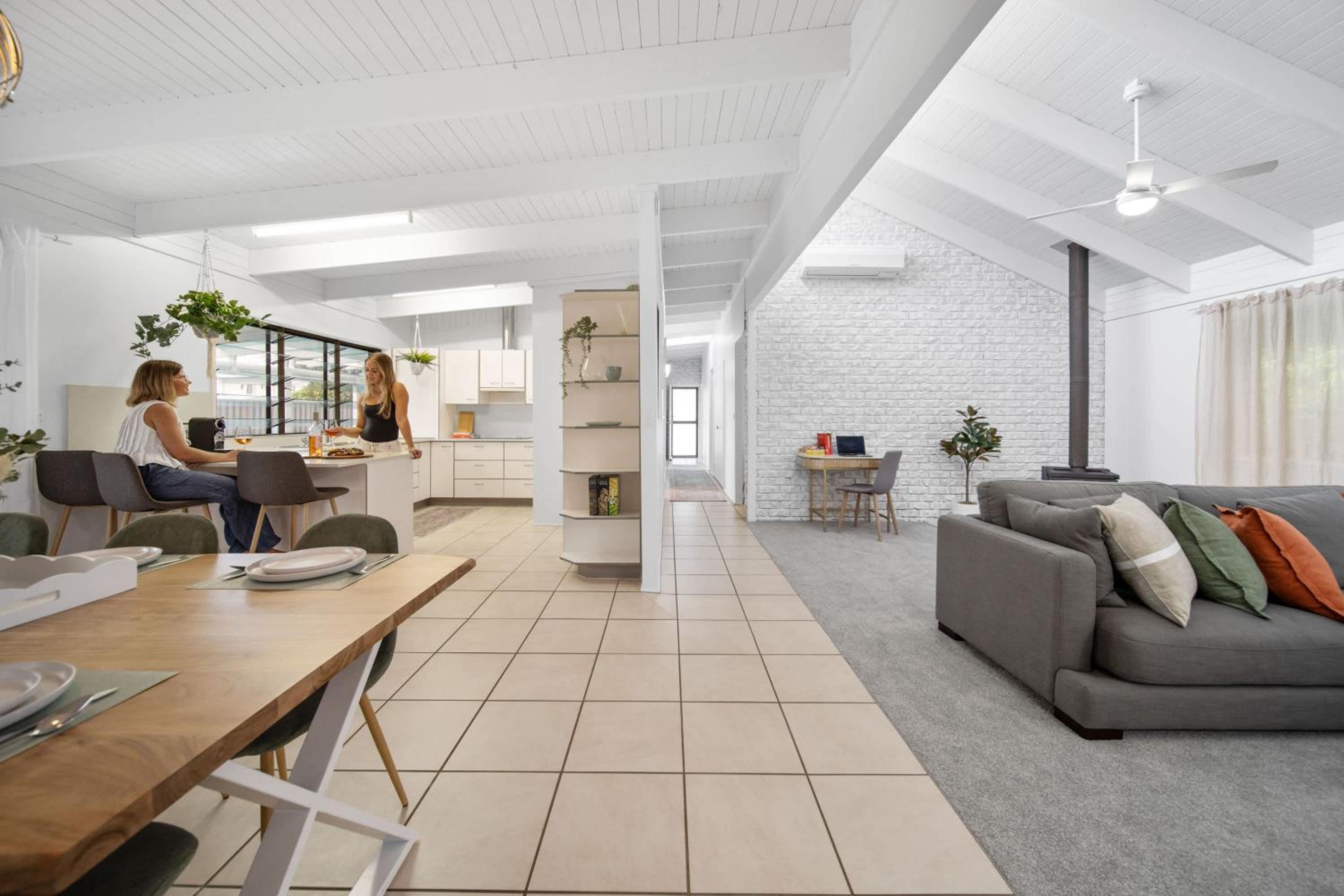 Pumicestone Beach House - 200m to the passage