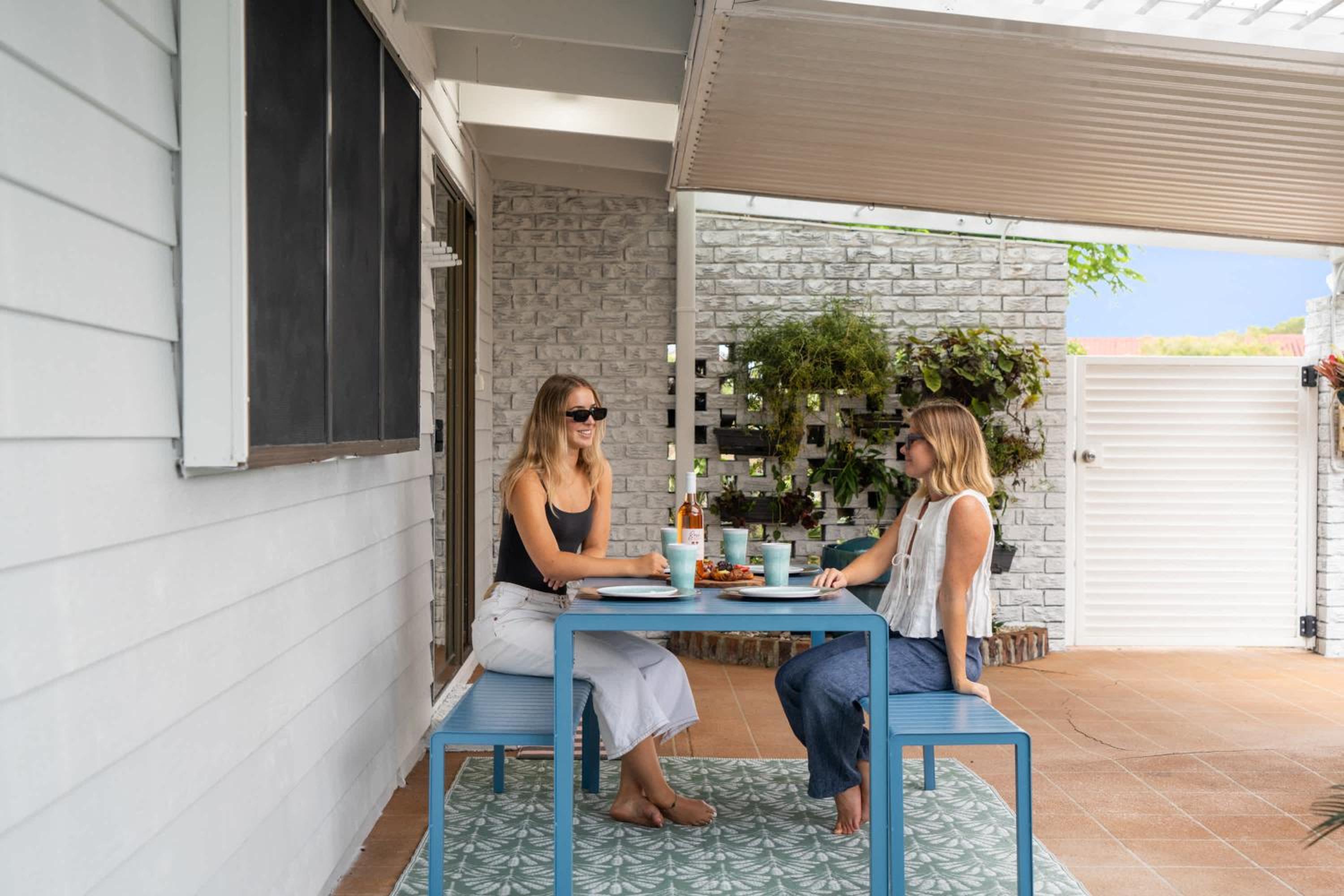 Pumicestone Beach House - 200m to the passage
