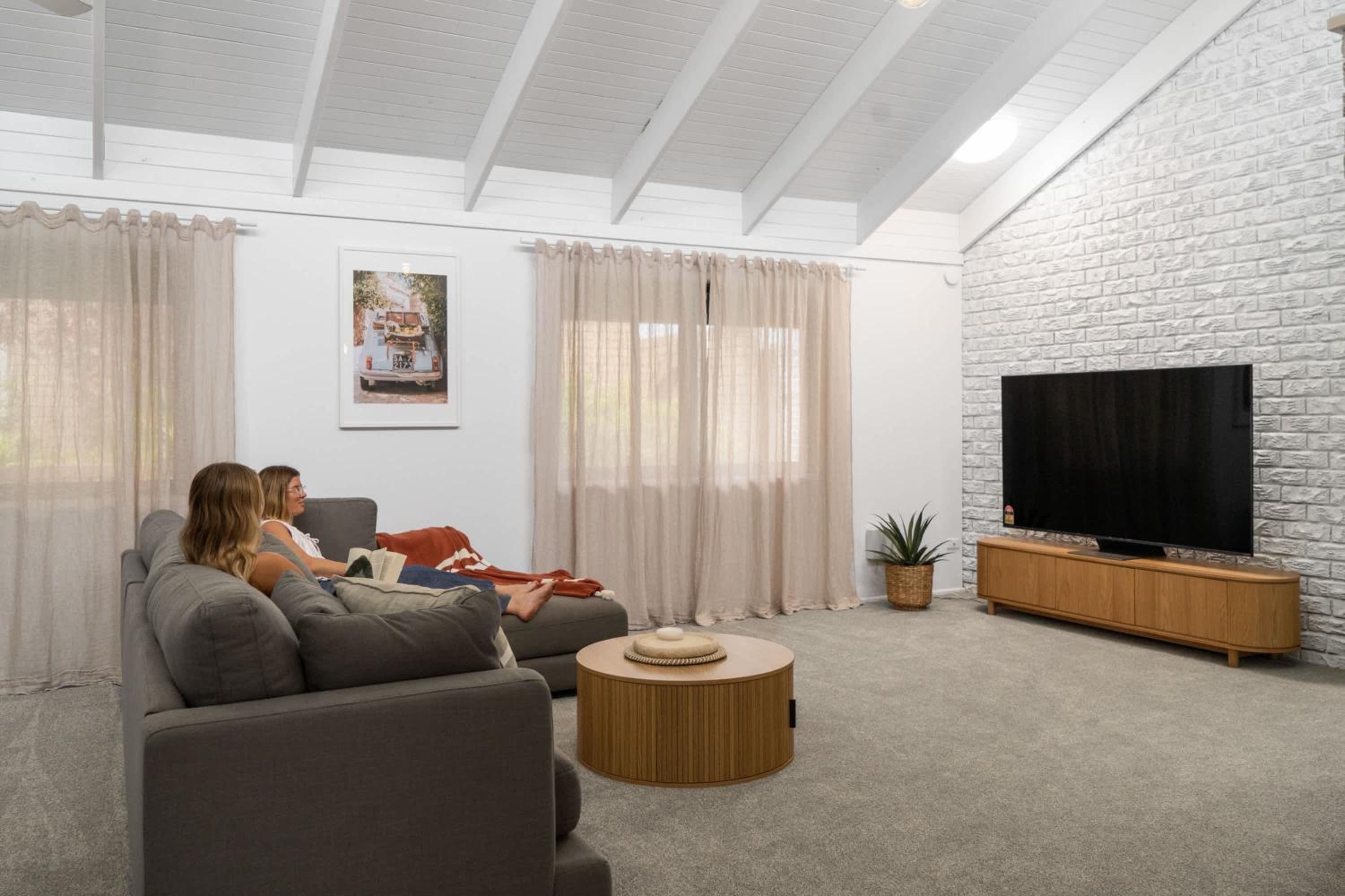 Pumicestone Beach House - 200m to the passage