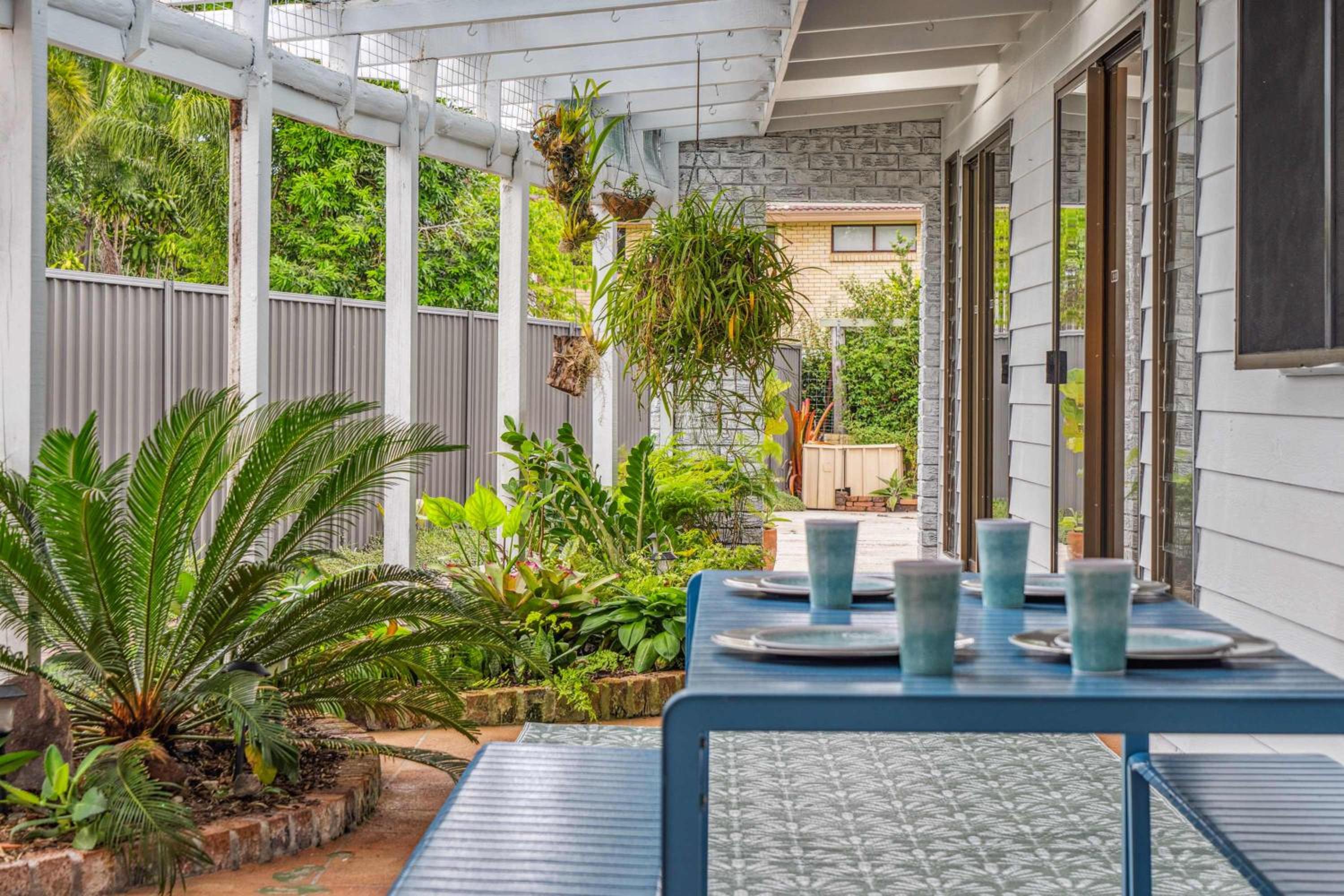 Pumicestone Beach House - 200m to the passage