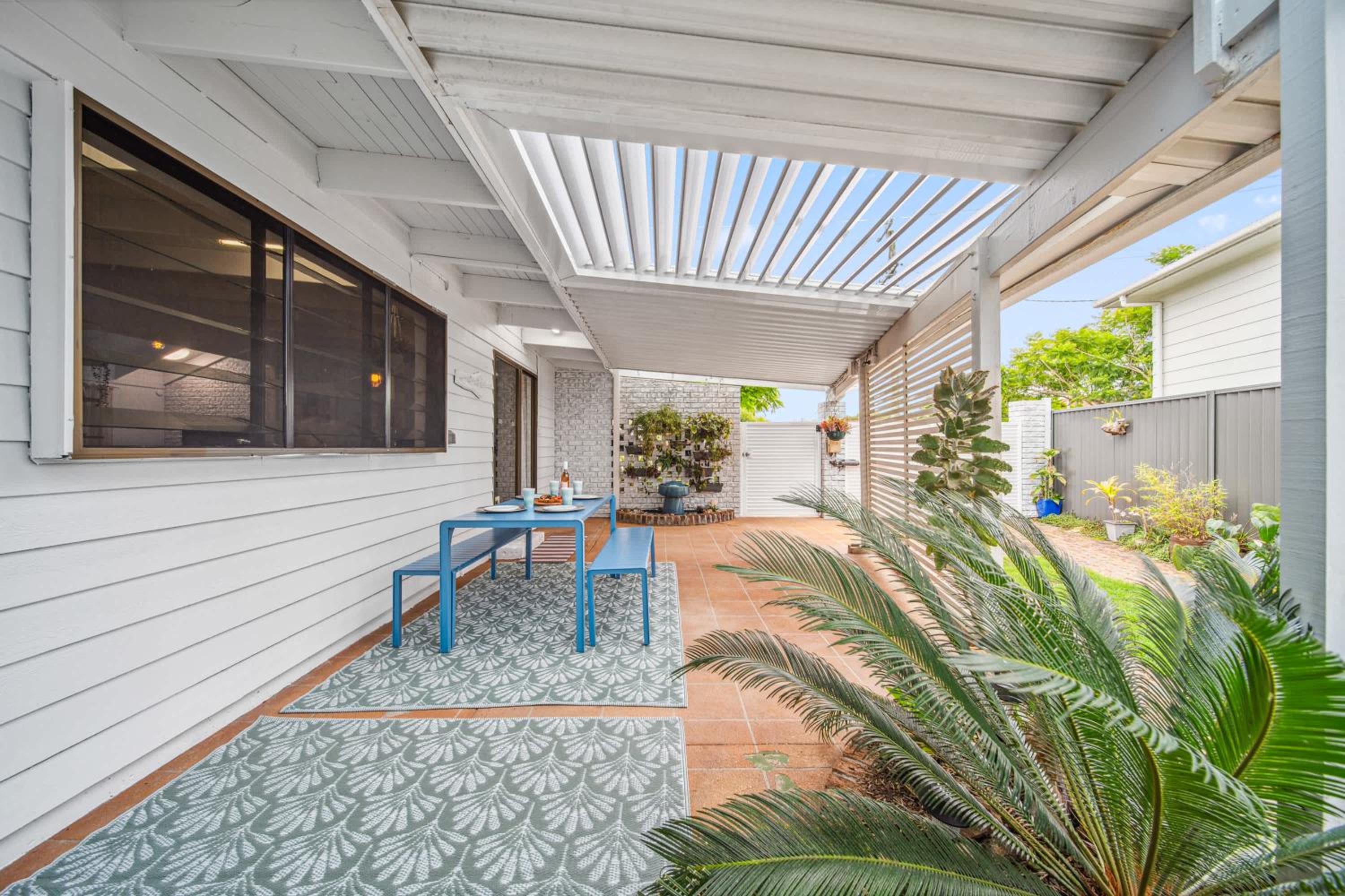 Pumicestone Beach House - 200m to the passage