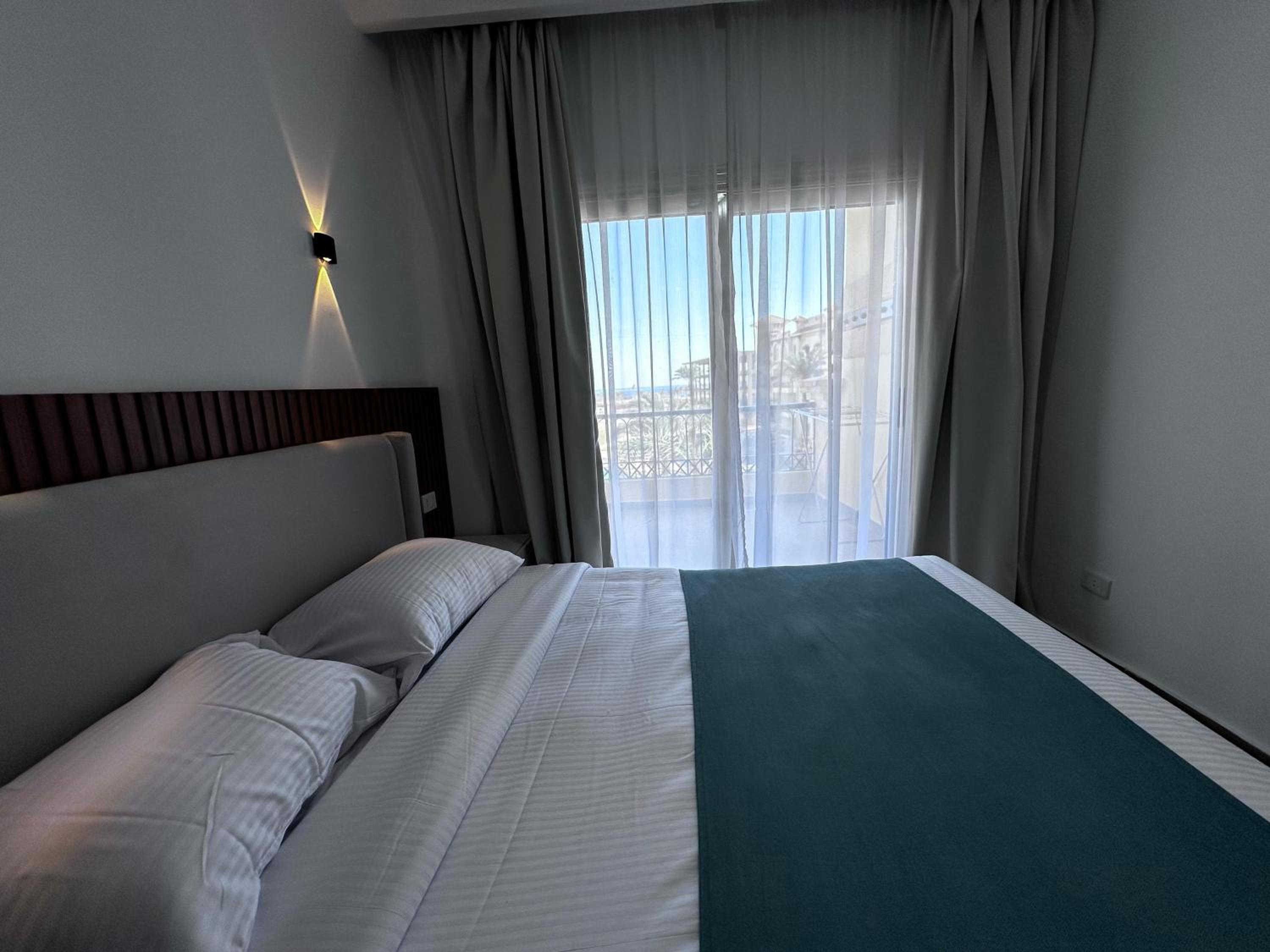 Al Saraya Sahl Hasheesh by Peaks