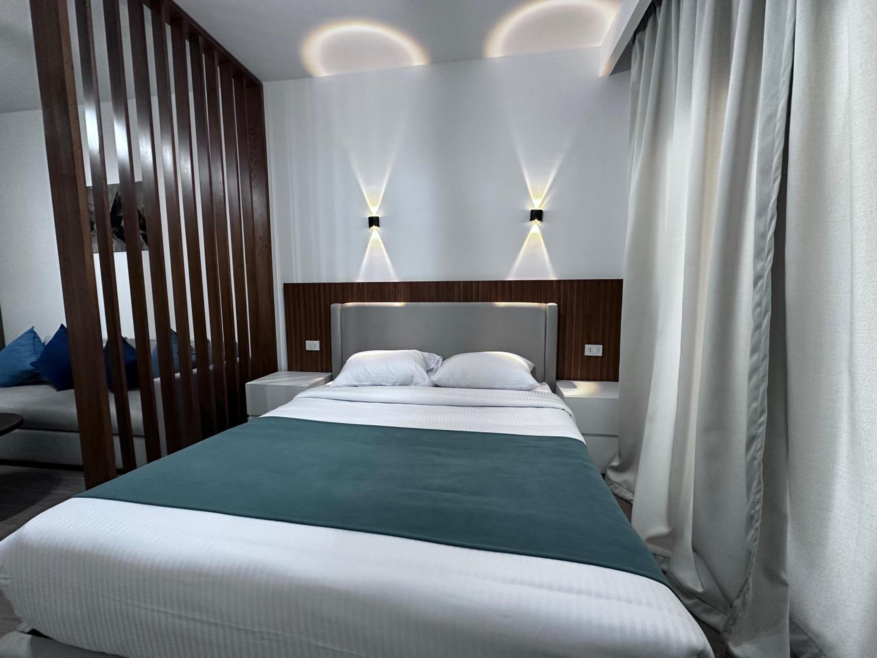Al Saraya Sahl Hasheesh by Peaks