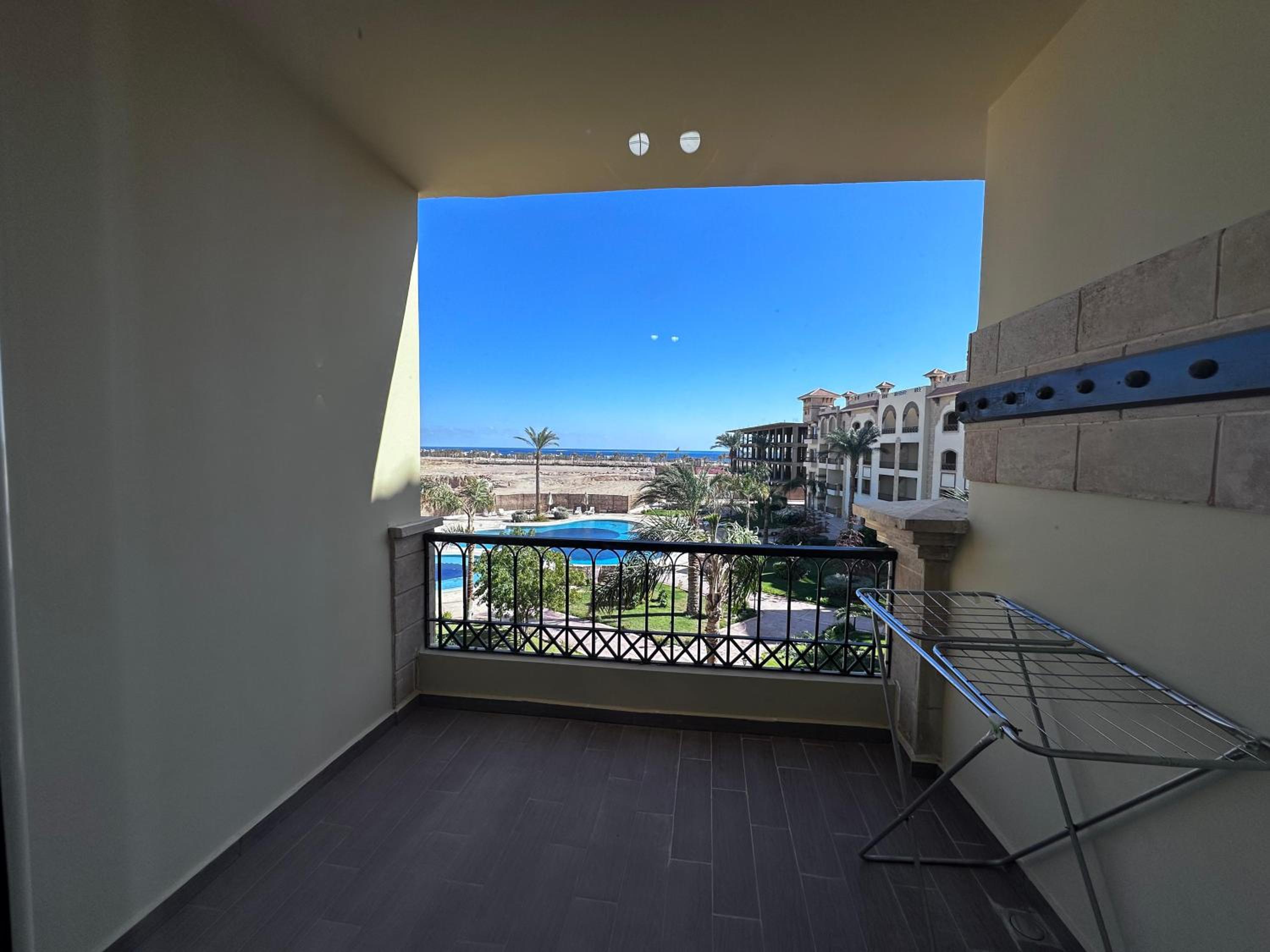 Al Saraya Sahl Hasheesh by Peaks