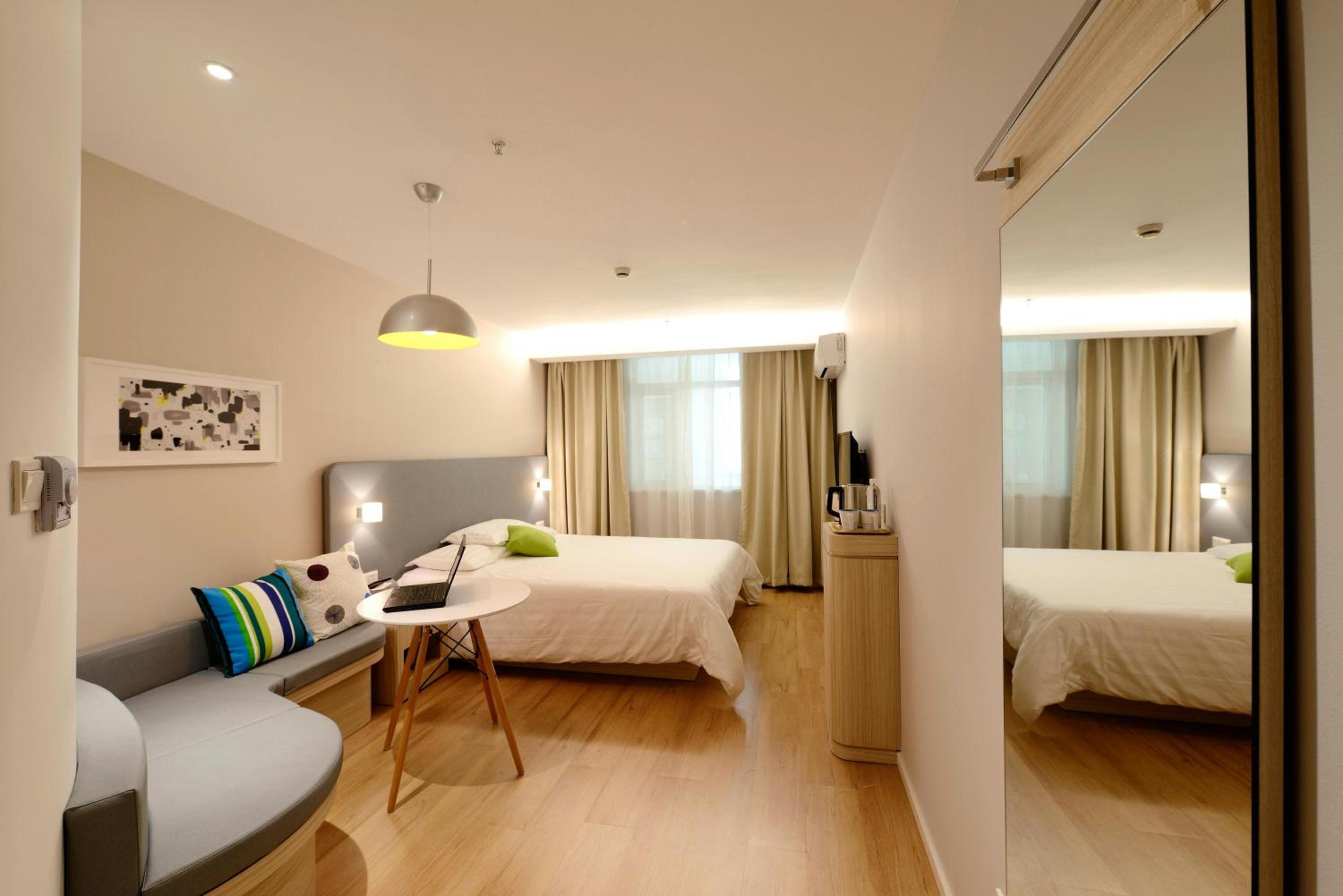 Apartment With Easy Access To Tilburg Sleeps Four