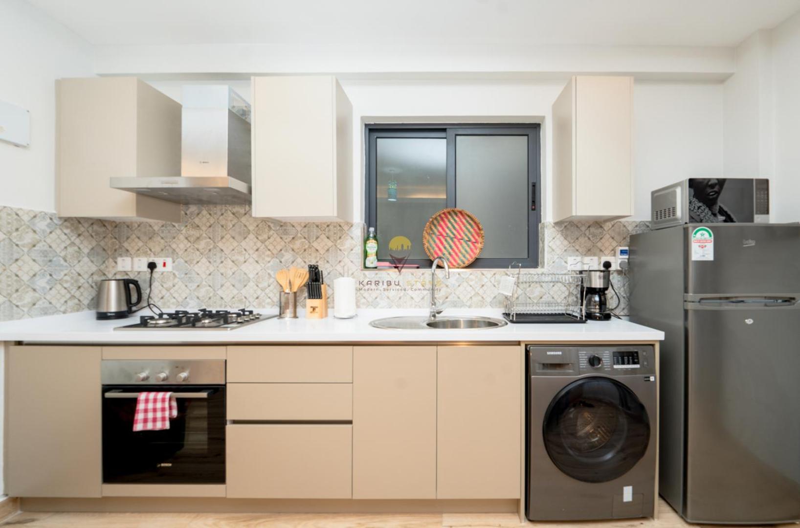 Elite Residence 7 Star Luxe Condo with Gym and Pool next to JW Marriott, Westlands Airport Shuttle, Luggage Storage available