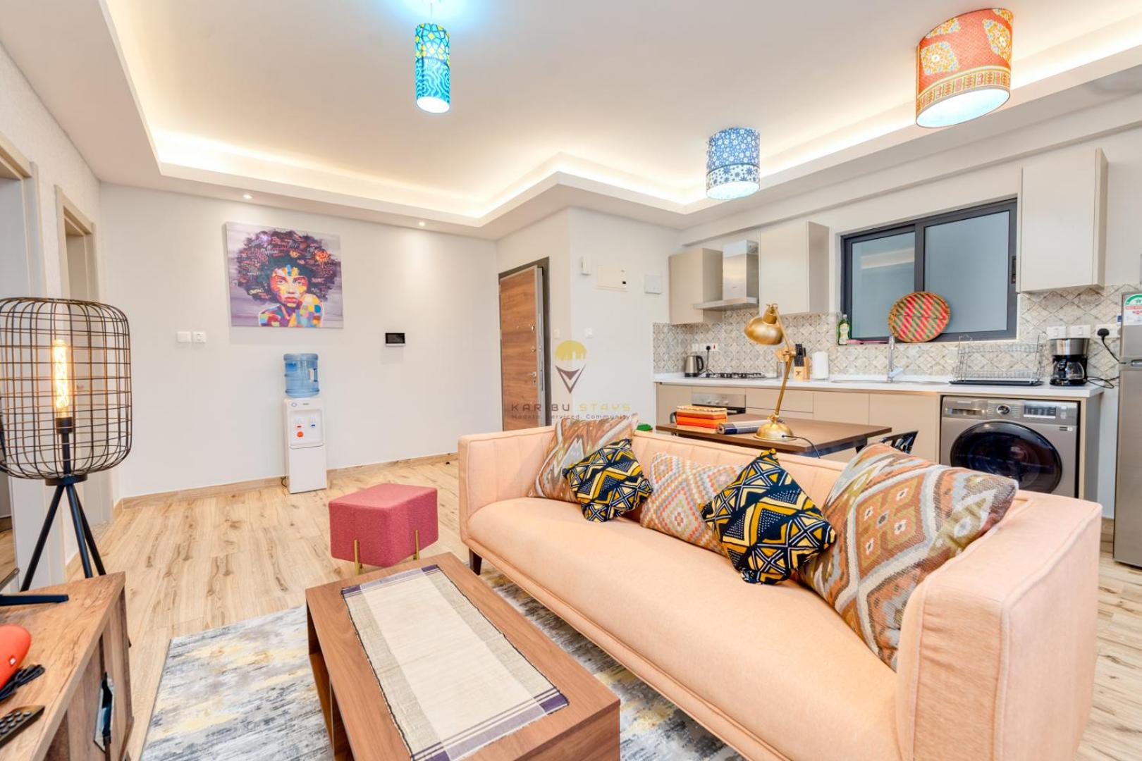 Elite Residence 7 Star Luxe Condo with Gym and Pool next to JW Marriott, Westlands Airport Shuttle, Luggage Storage available