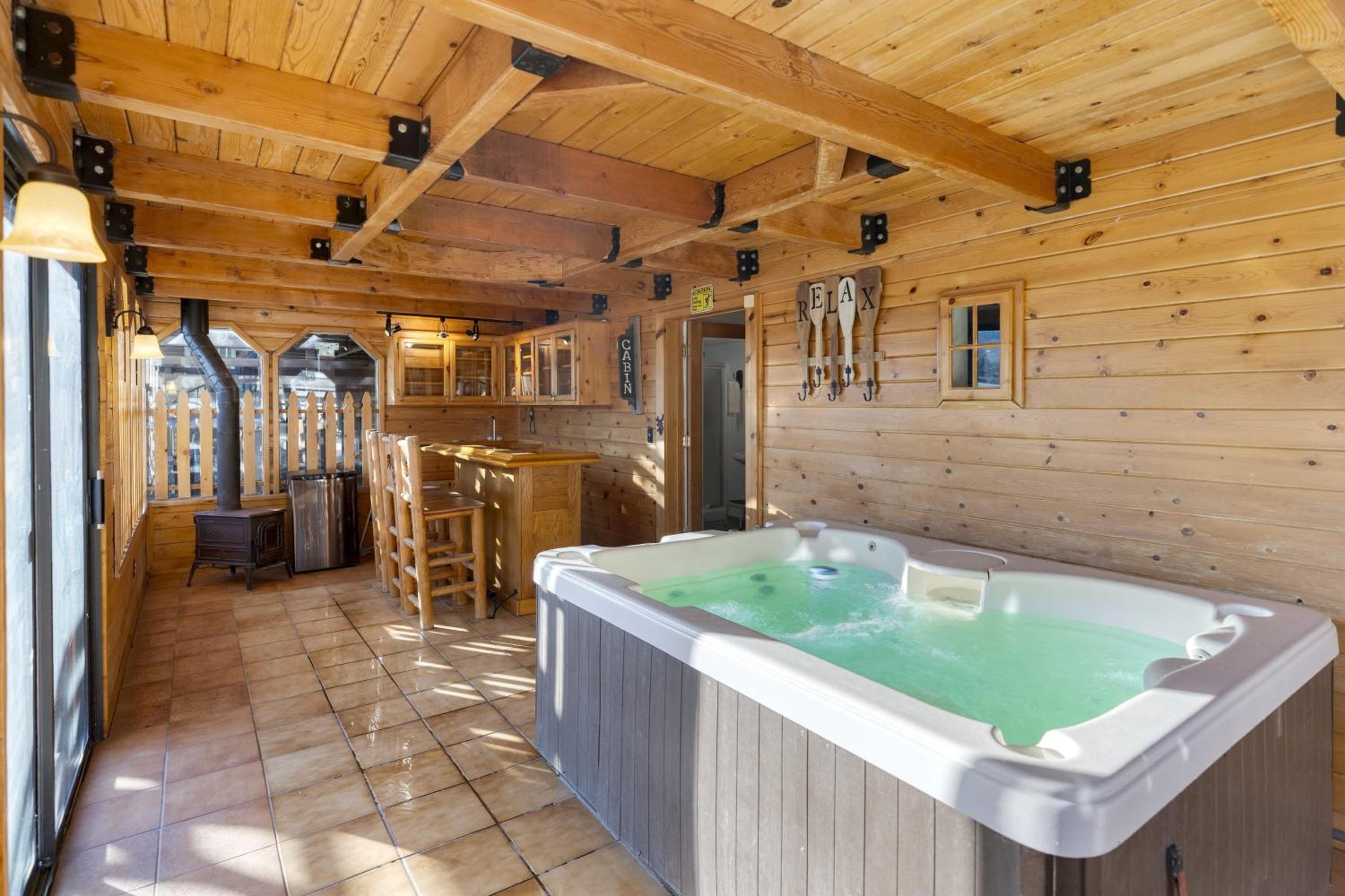 Viewtopia by AvantStay Lakefront Views Hot Tub