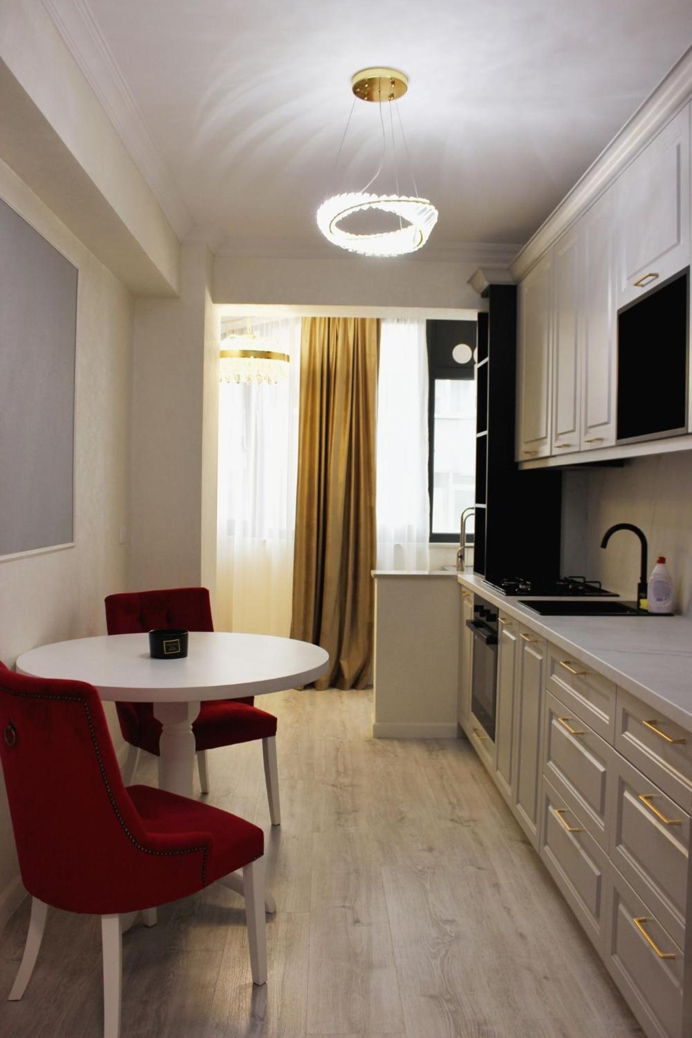 Book your Cozy and Luxury Apartment in City Center Suceava view 4