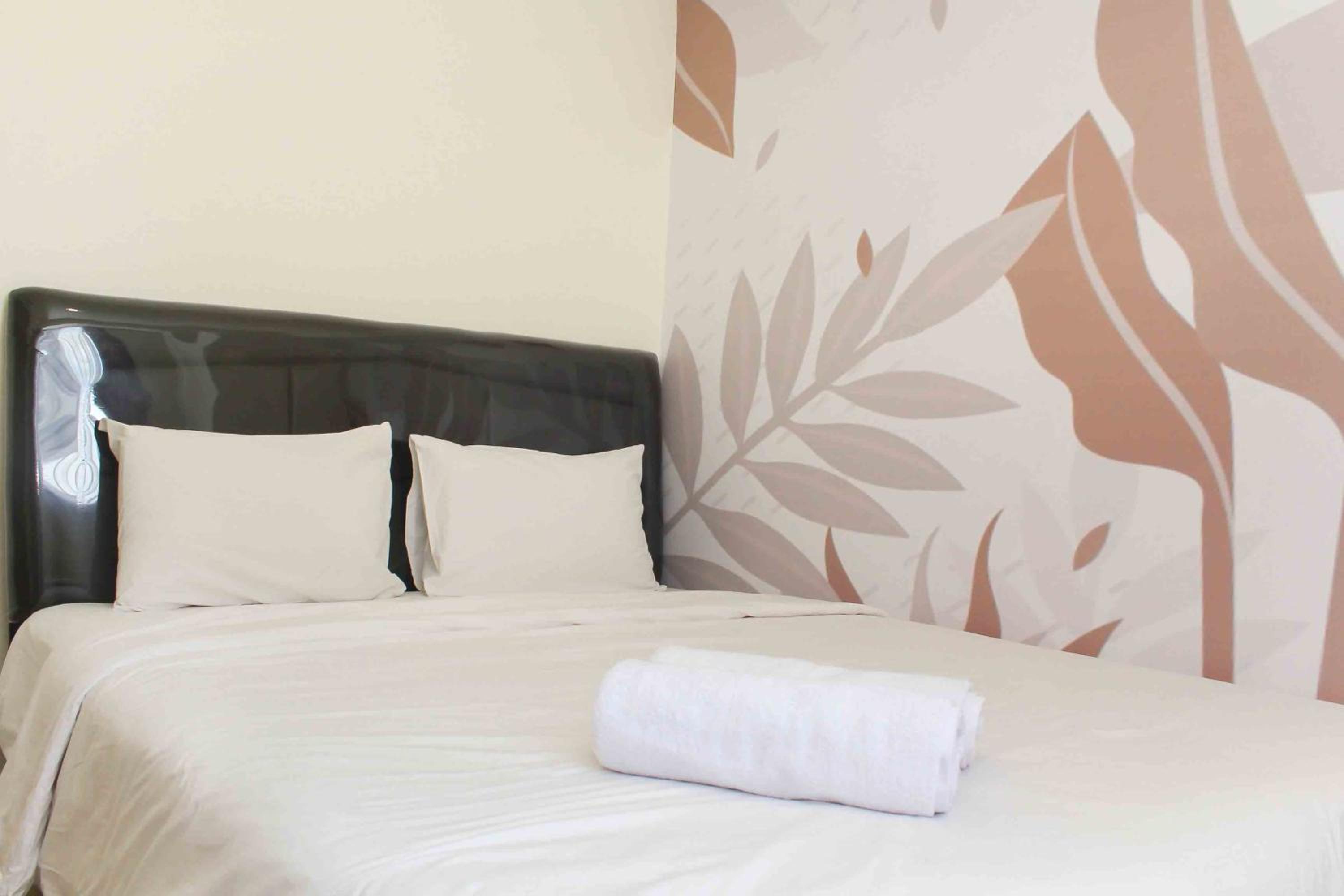 Good Place 2BR Meikarta Apartment By Travelio view 3