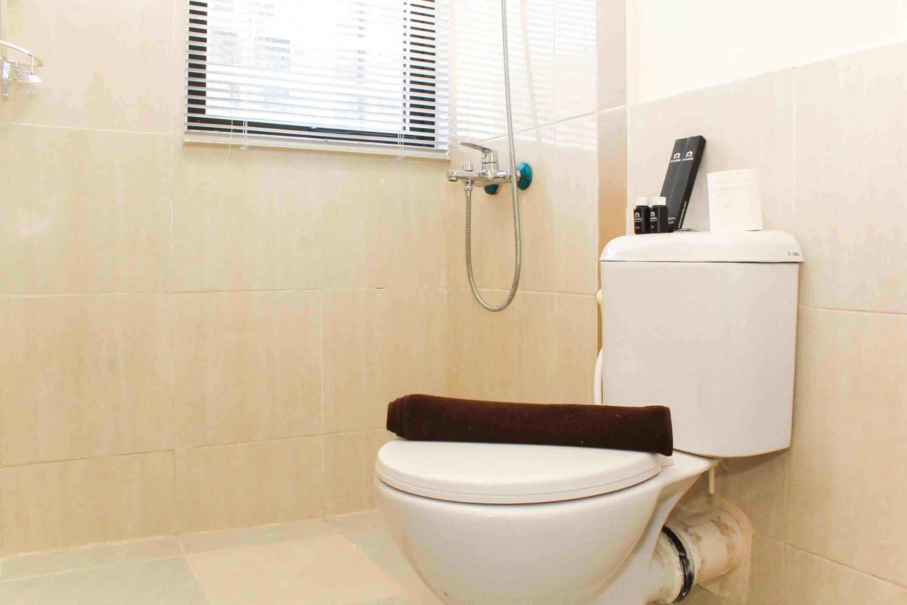Good Place 2BR Meikarta Apartment By Travelio view 4