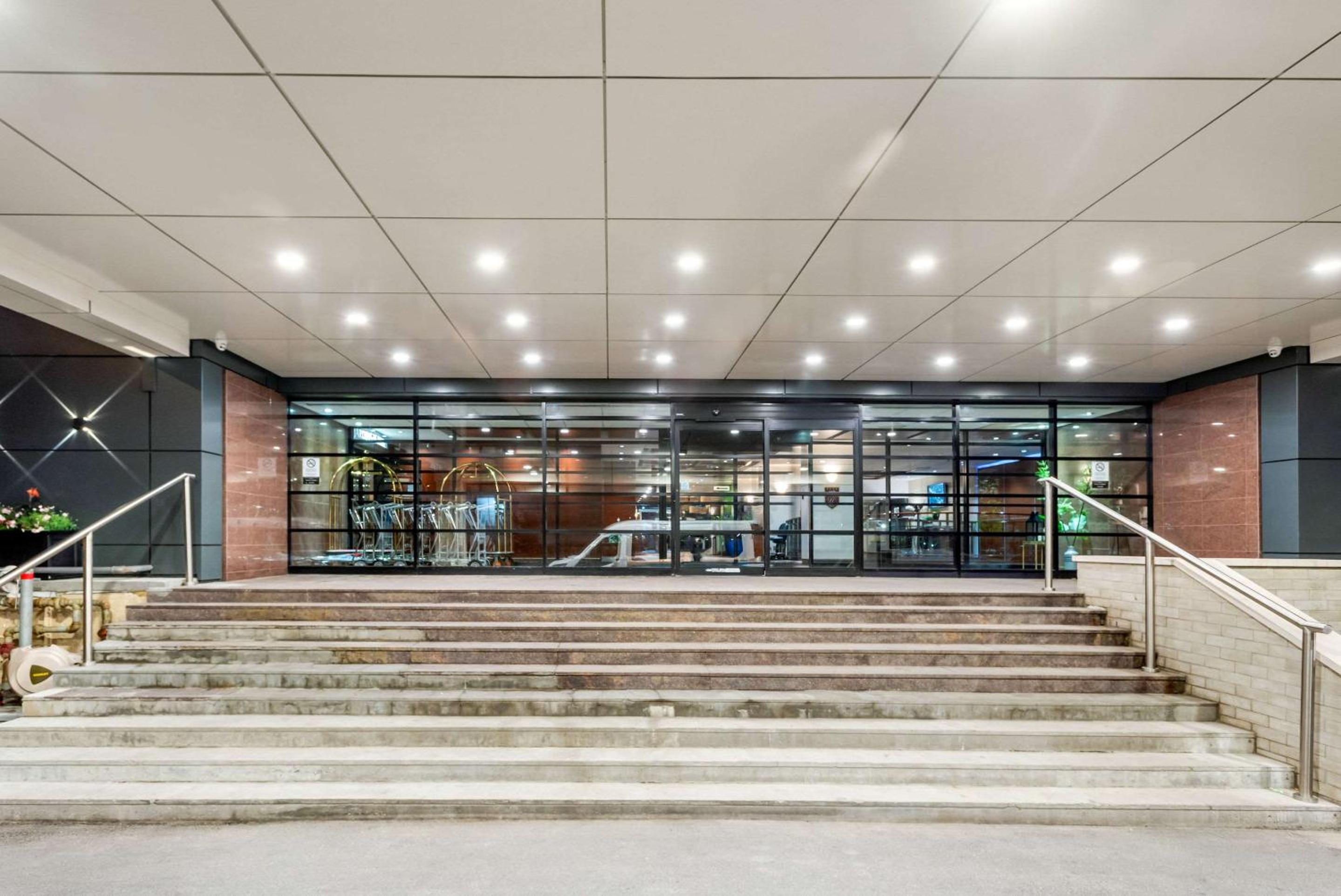 Montreal Vacations - Quality Hotel Dorval Aeroport - Property Image 5