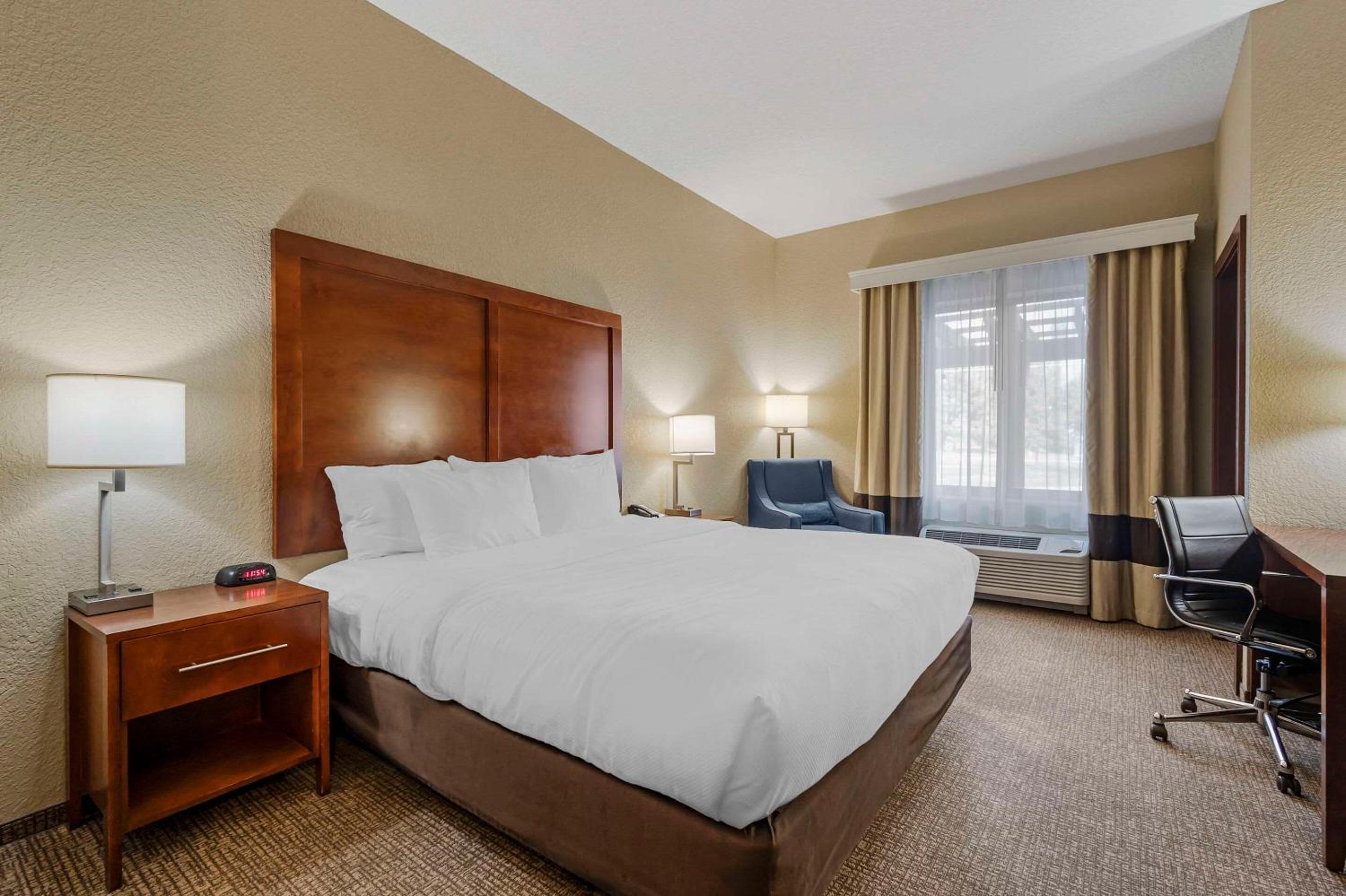 Comfort Inn & Suites