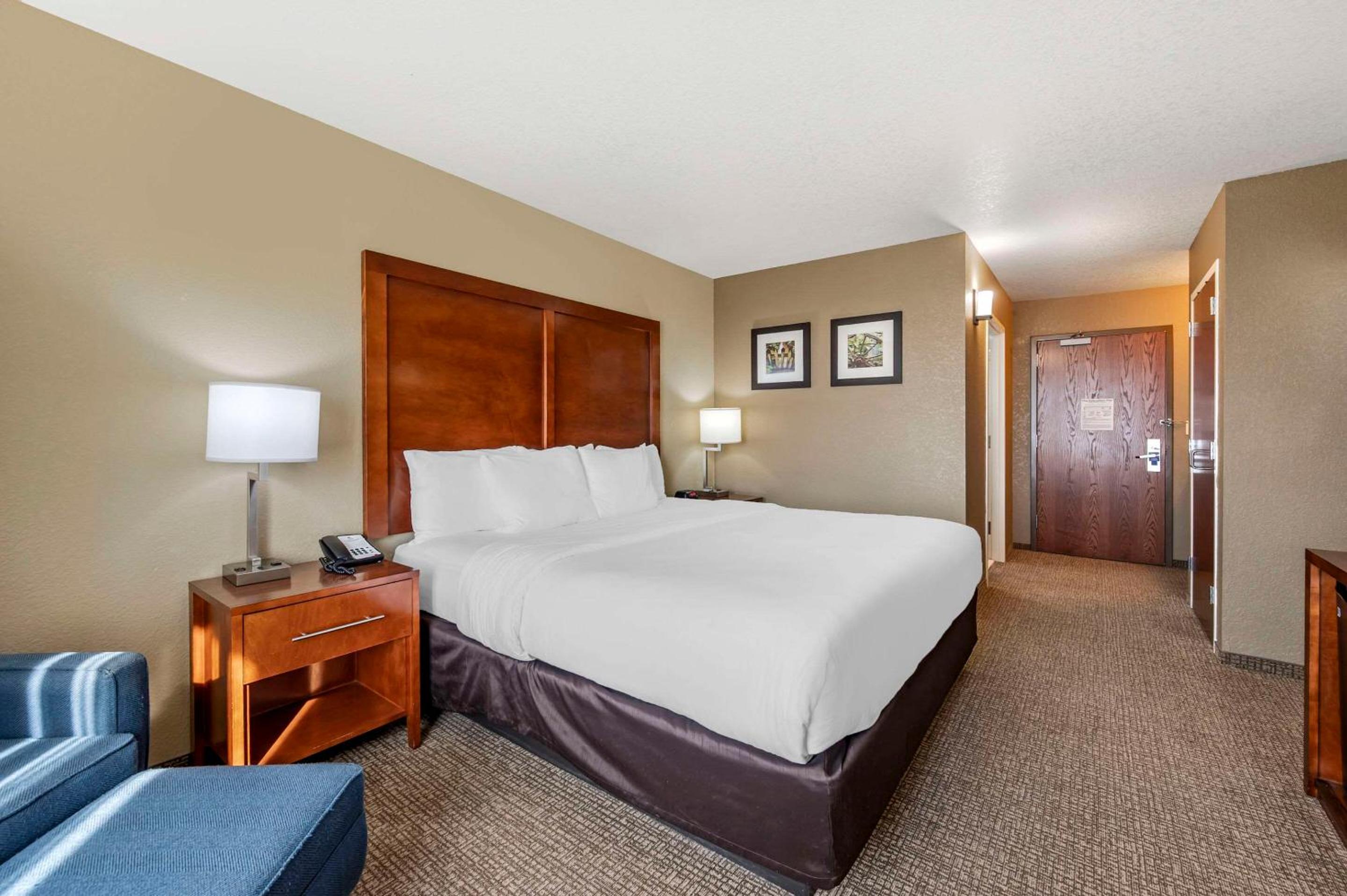 Comfort Inn & Suites