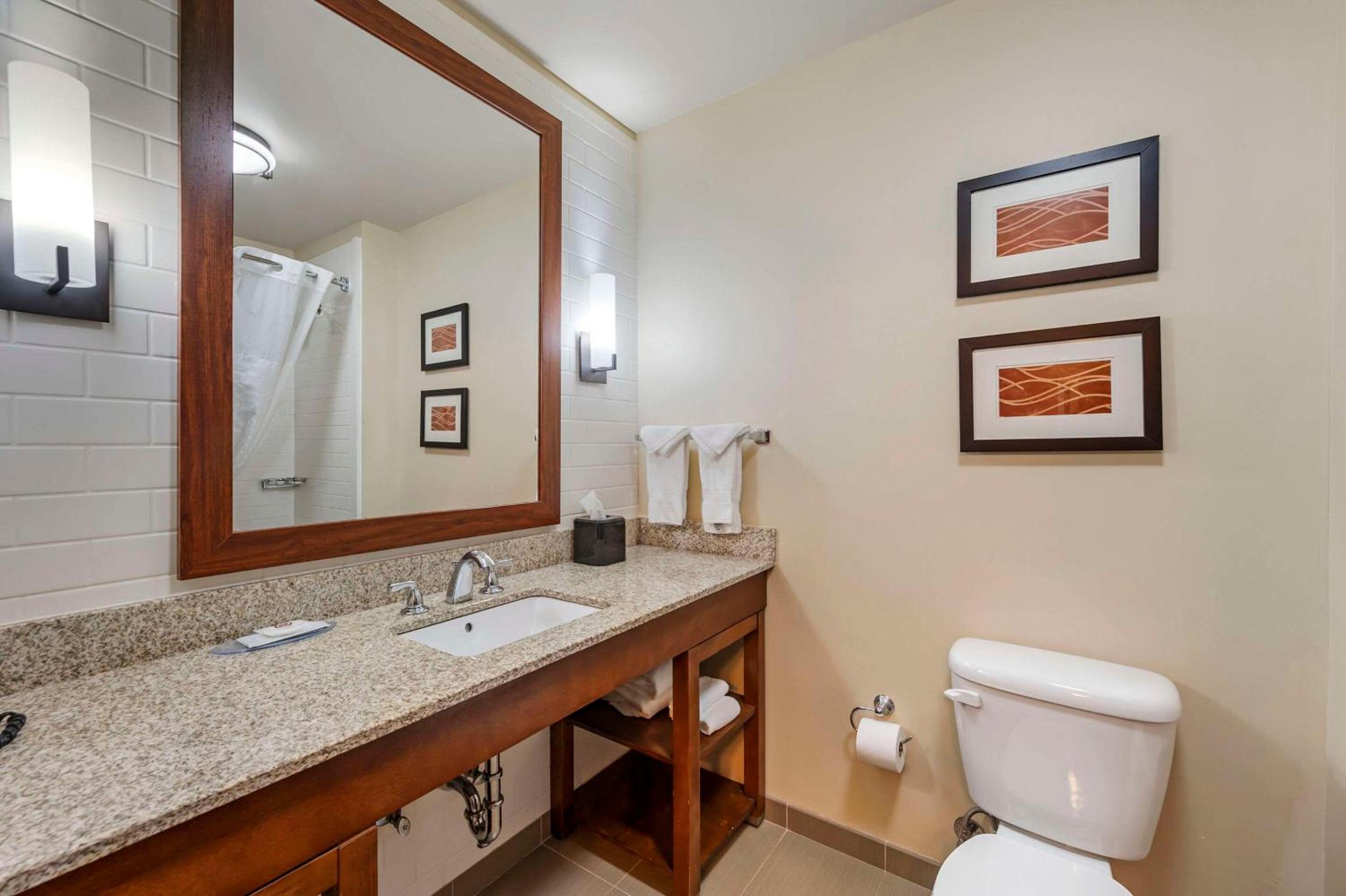 Comfort Inn & Suites