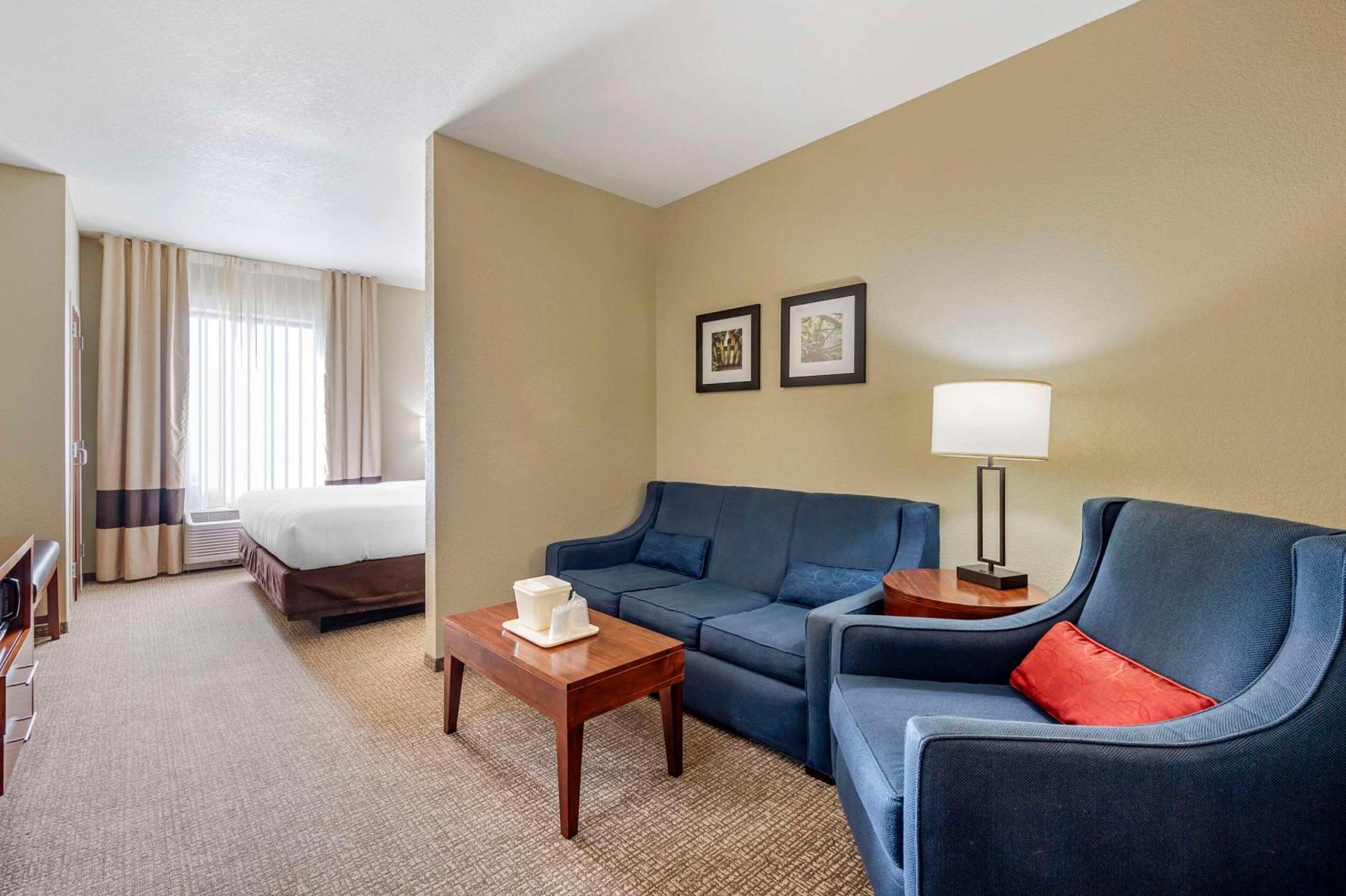 Comfort Inn & Suites