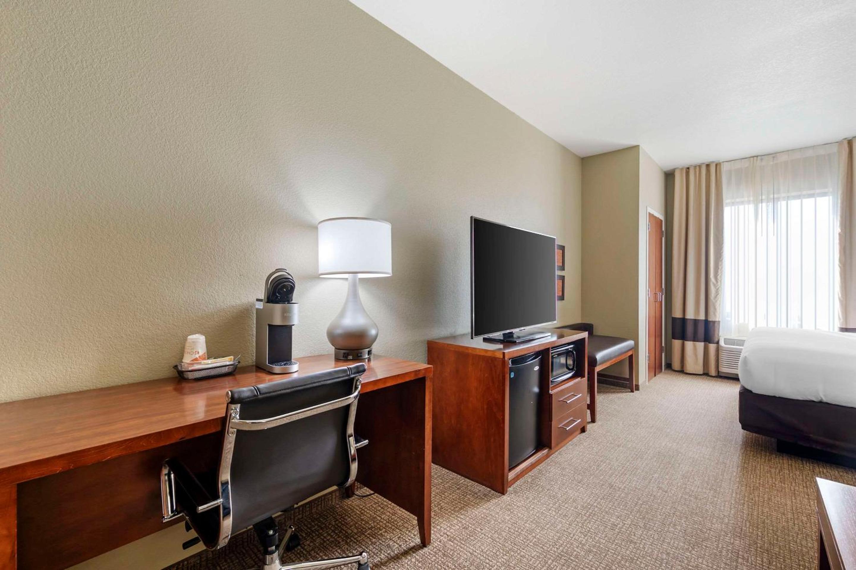 Comfort Inn & Suites
