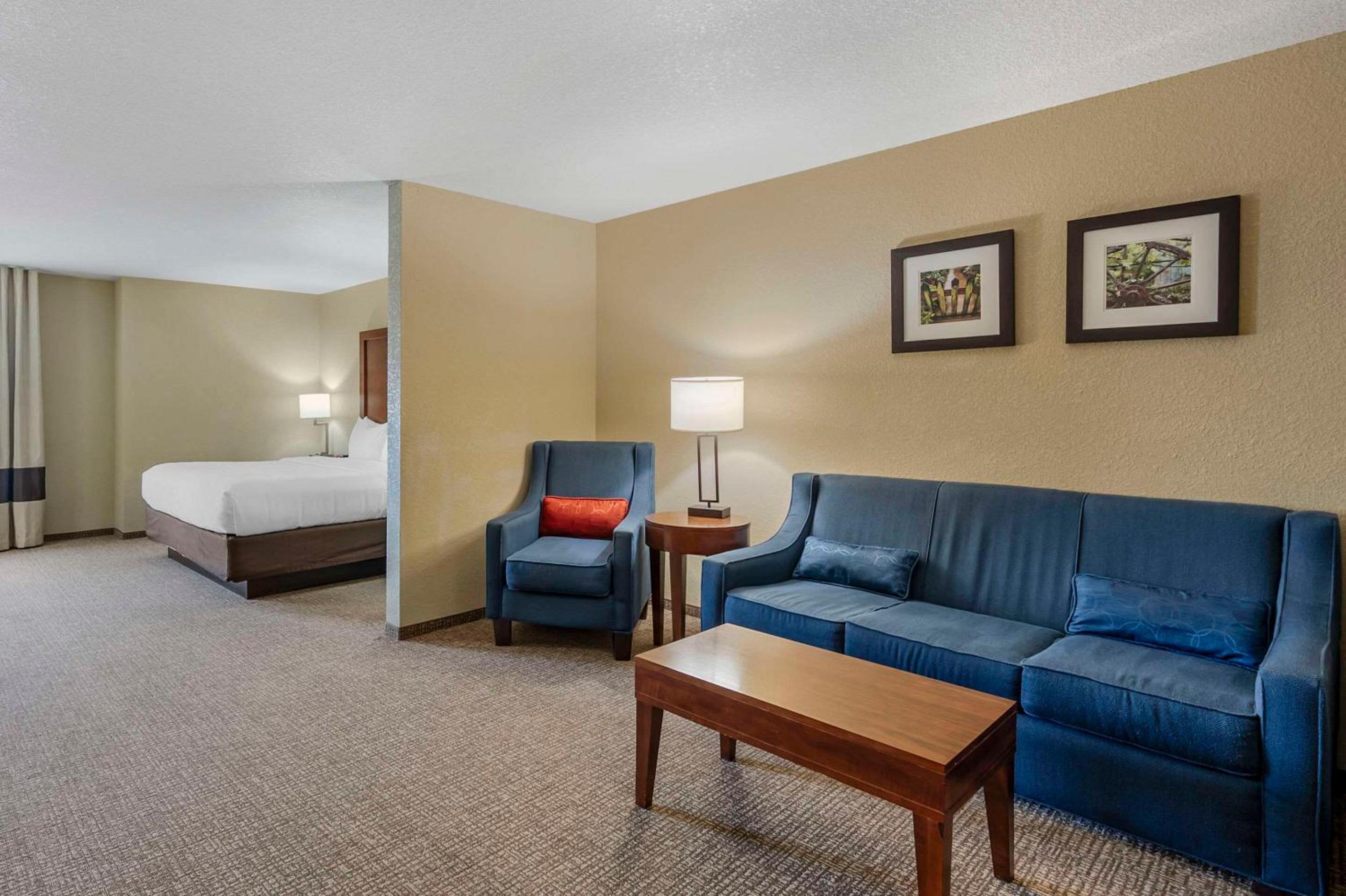 Comfort Inn & Suites