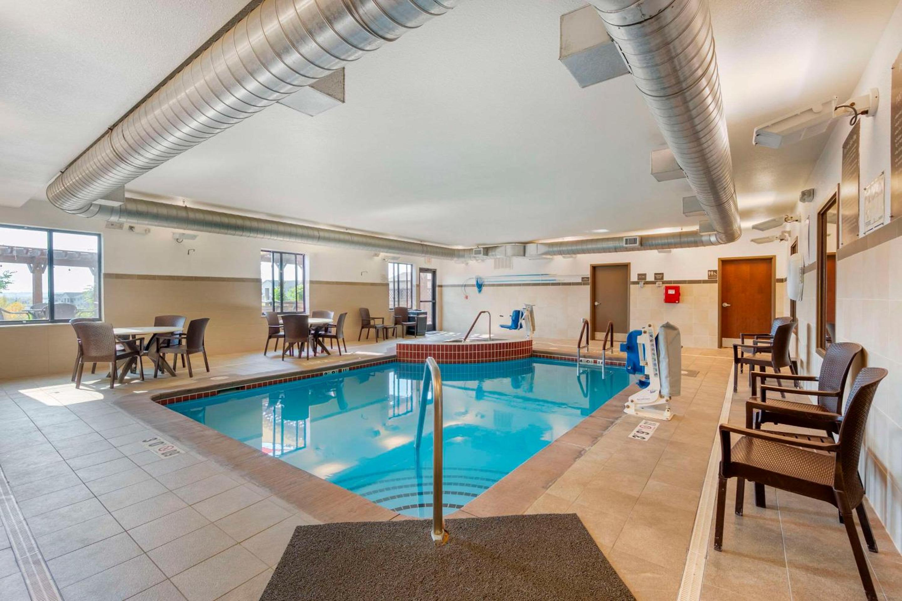 Comfort Inn & Suites