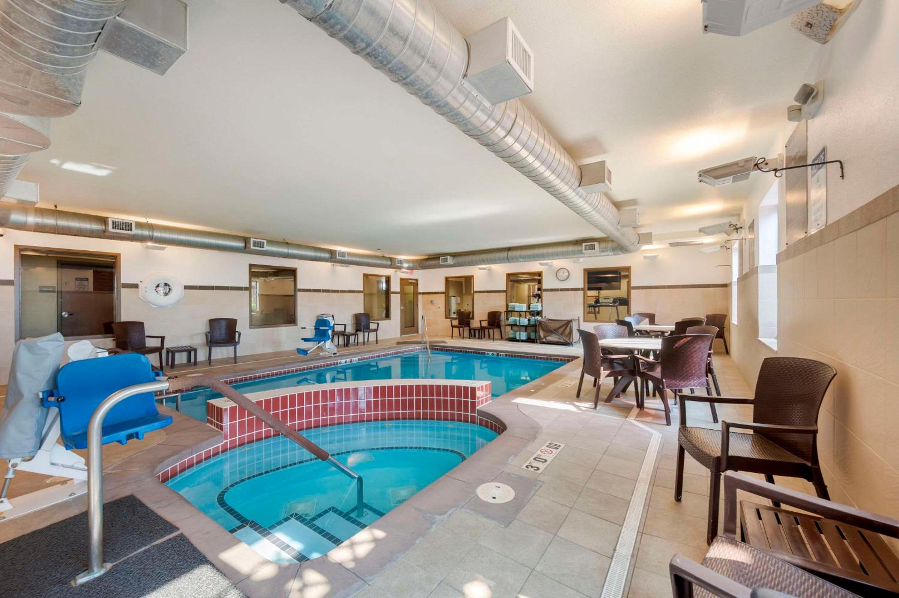 Comfort Inn & Suites