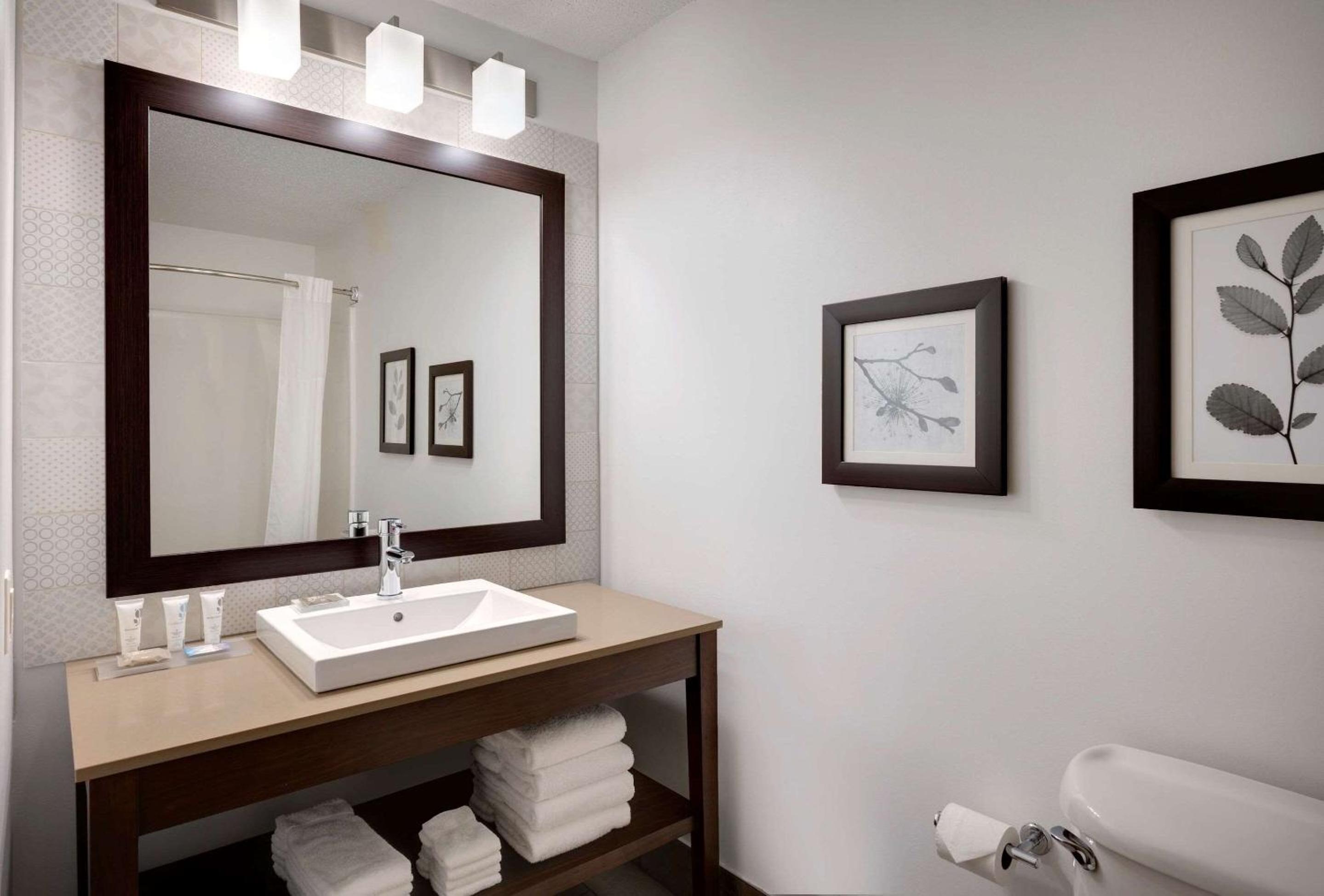 Country Inn & Suites by Radisson Albertville near Outlet Mall view 4