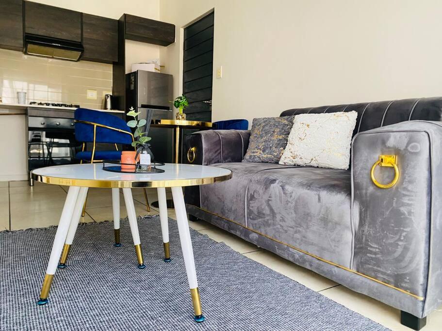 Johannesburg Vacations - Stanley Views 1 Bed Apartment - Property Image 3