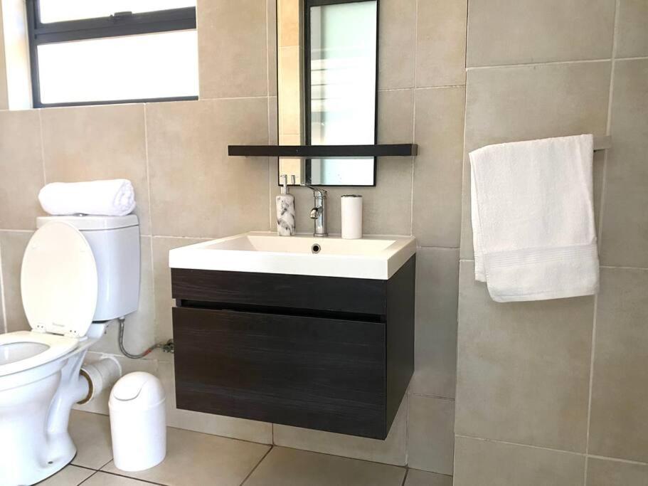 Johannesburg Vacations - Stanley Views 1 Bed Apartment - Property Image 9