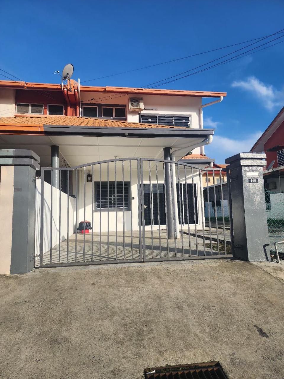 Sandakan Corner Terrace House