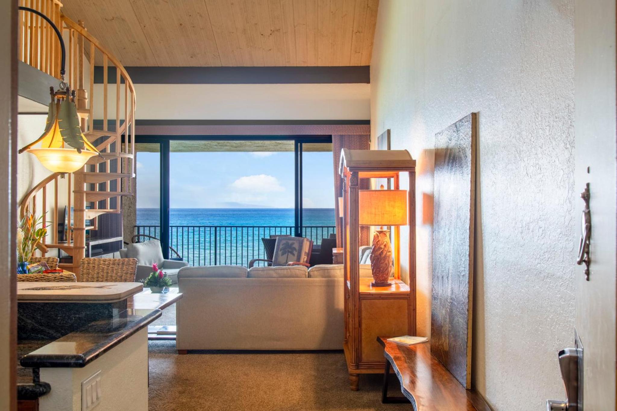 Penthouse Sweeping Ocean Views