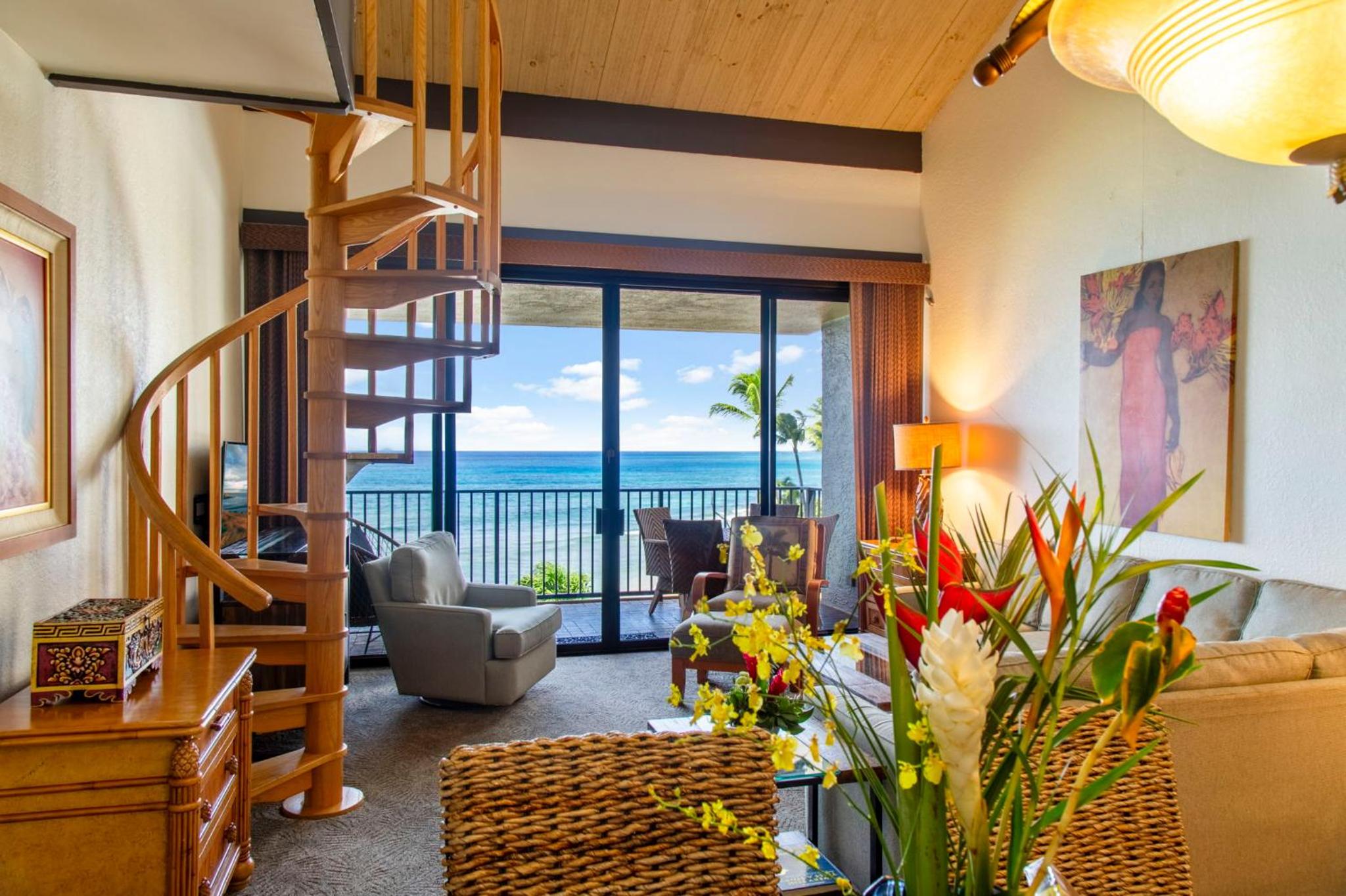 Penthouse Sweeping Ocean Views