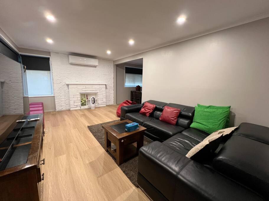 Newly refurbished House- SuperFast Internet