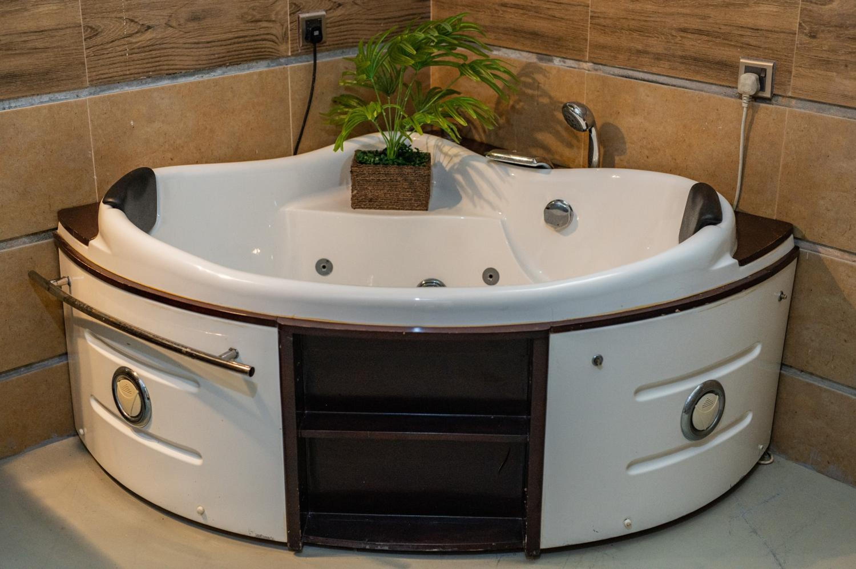 The Oya by Arunalu Leisure