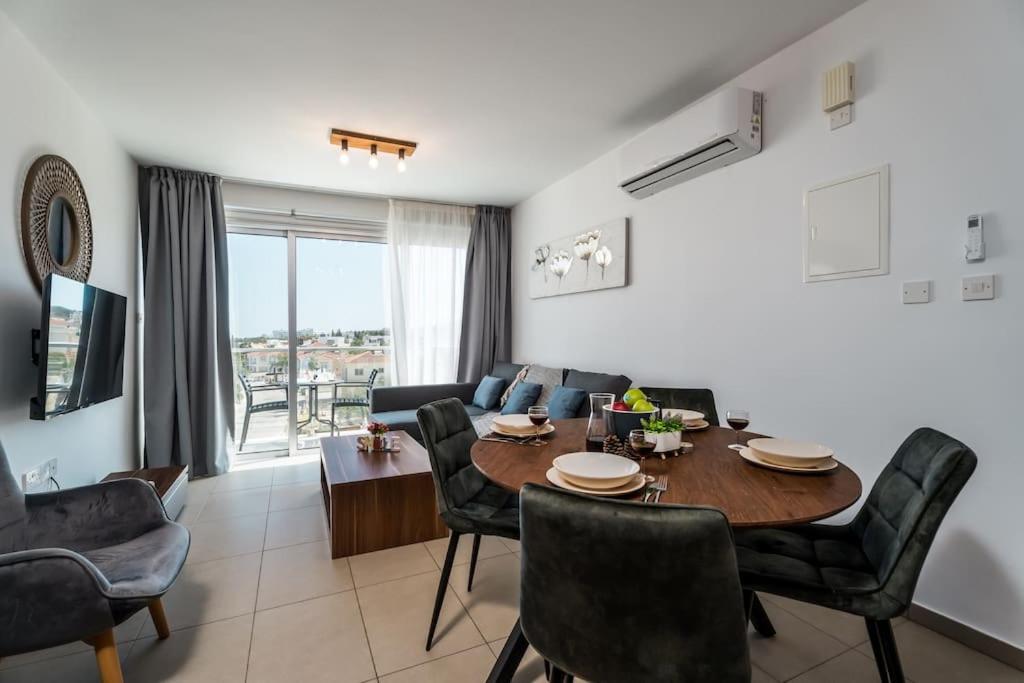 SunnyVillas 1 Bedroom Swimming Pool COR