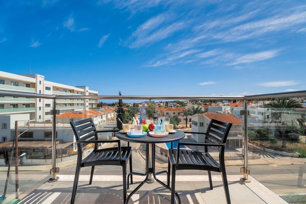 SunnyVillas 1 Bedroom Swimming Pool COR