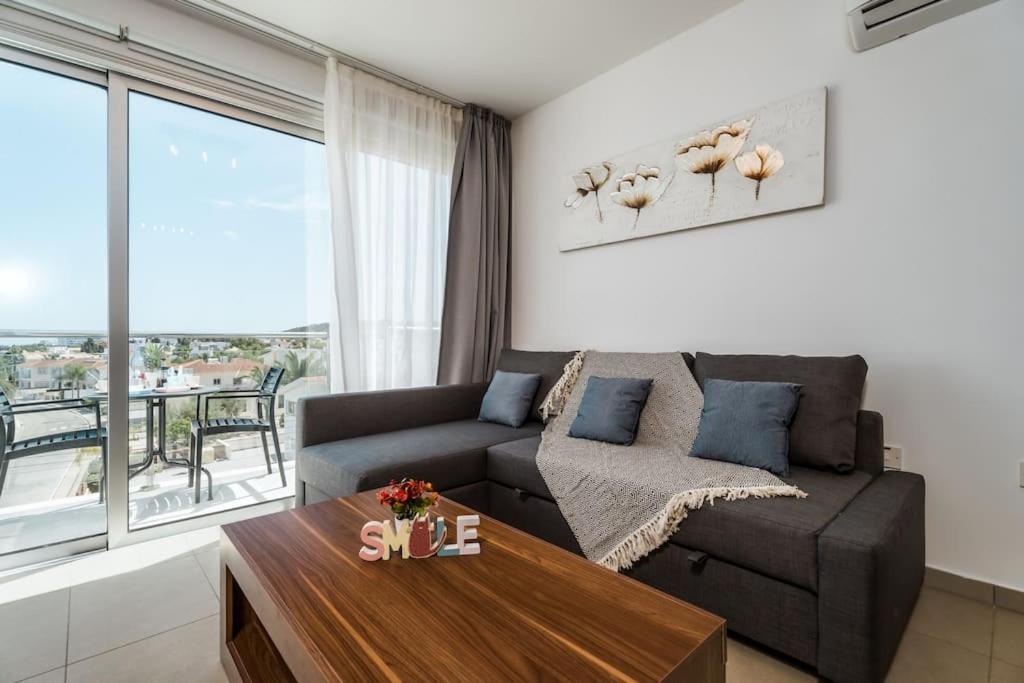 SunnyVillas 1 Bedroom Swimming Pool COR